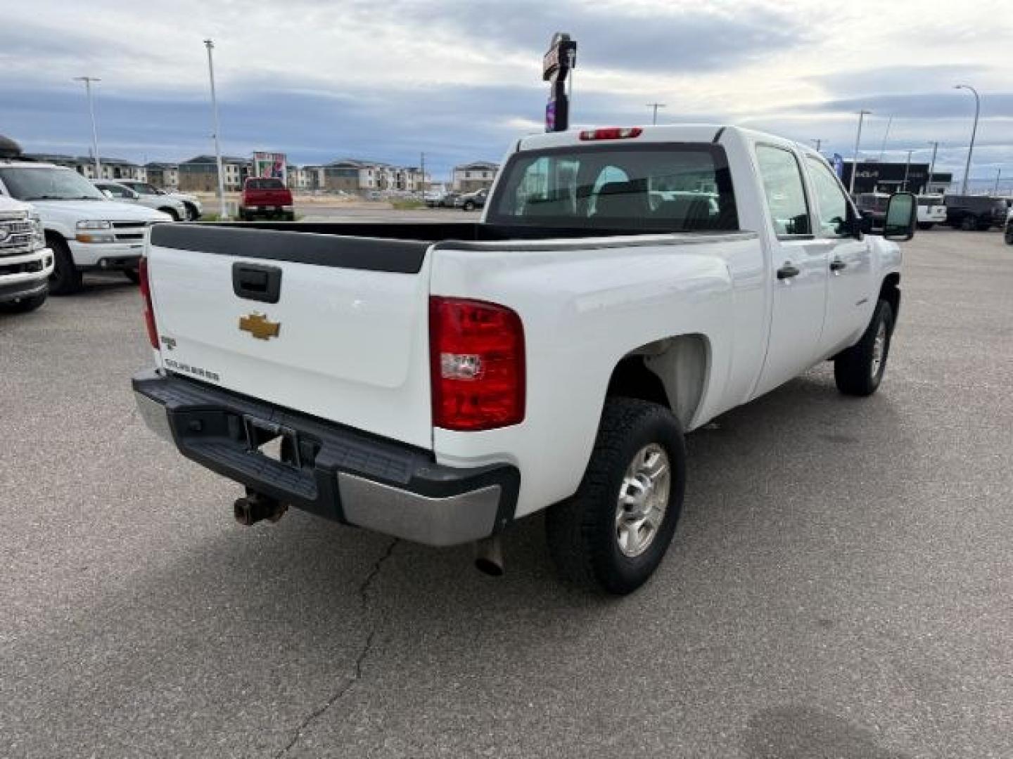 2010 WHITE /Dark Titanium Chevrolet Silverado 2500HD (1GC4KVBG7AF) with an Vortec 6L V-8 variable valve control engine, Automatic transmission, located at 1175 N Woodruff Ave, Idaho Falls, ID, 83401, 43.506901, -111.999657 - Photo#27
