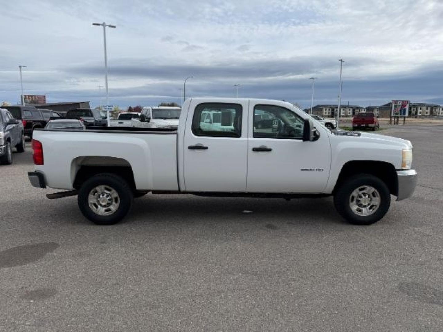 2010 WHITE /Dark Titanium Chevrolet Silverado 2500HD (1GC4KVBG7AF) with an Vortec 6L V-8 variable valve control engine, Automatic transmission, located at 1175 N Woodruff Ave, Idaho Falls, ID, 83401, 43.506901, -111.999657 - Photo#28