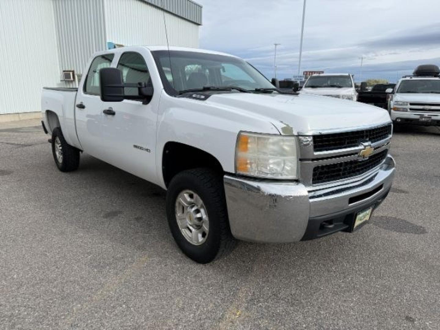 2010 WHITE /Dark Titanium Chevrolet Silverado 2500HD (1GC4KVBG7AF) with an Vortec 6L V-8 variable valve control engine, Automatic transmission, located at 1175 N Woodruff Ave, Idaho Falls, ID, 83401, 43.506901, -111.999657 - Photo#29