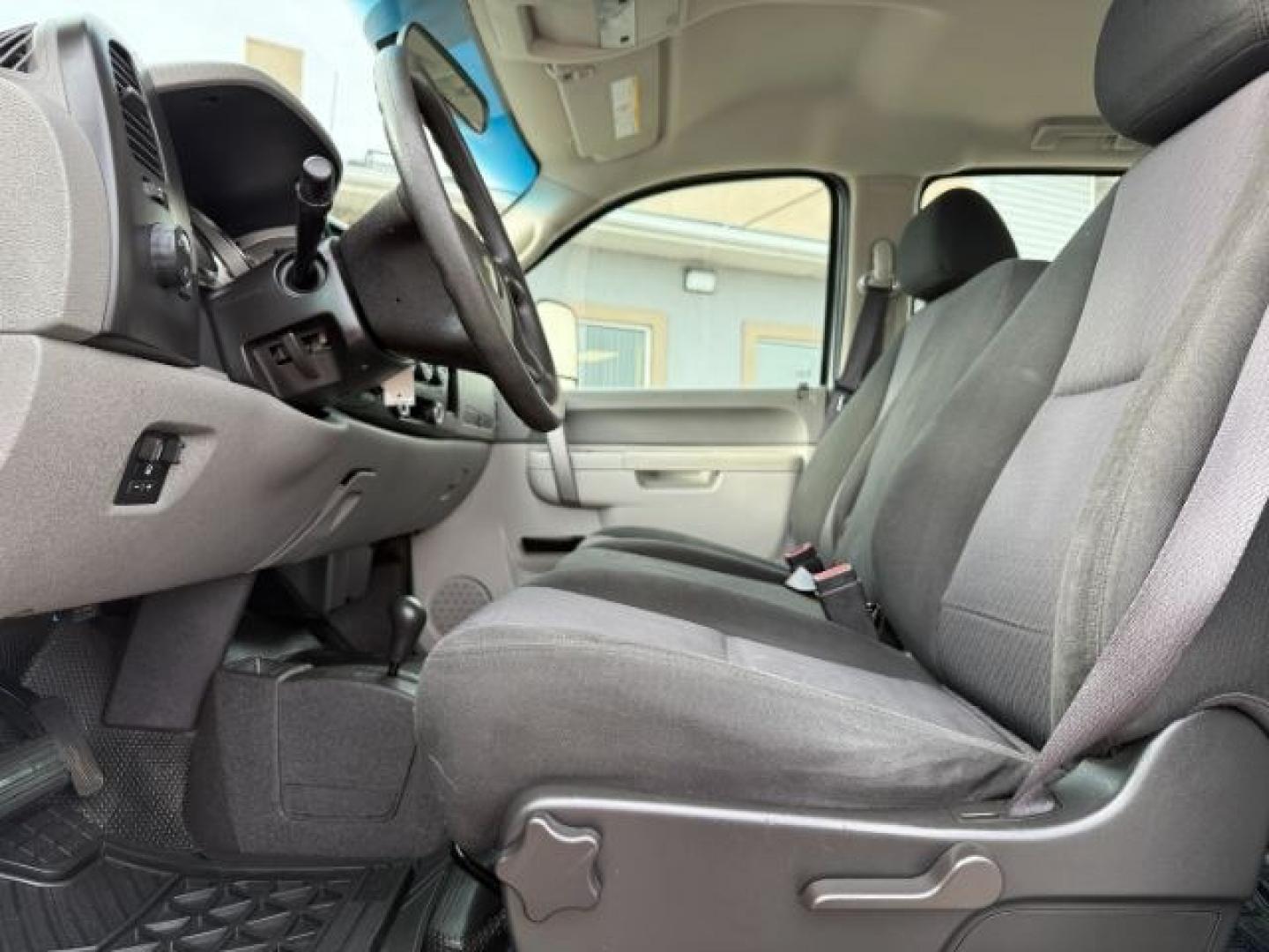 2010 WHITE /Dark Titanium Chevrolet Silverado 2500HD (1GC4KVBG7AF) with an Vortec 6L V-8 variable valve control engine, Automatic transmission, located at 1175 N Woodruff Ave, Idaho Falls, ID, 83401, 43.506901, -111.999657 - Photo#33