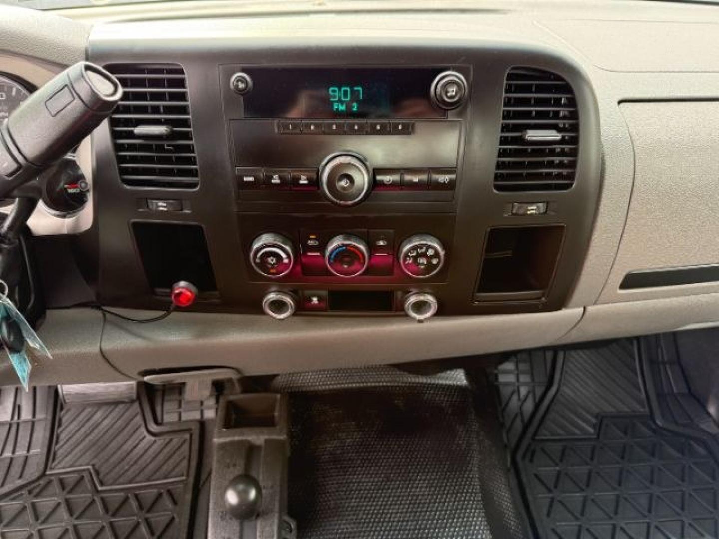 2010 WHITE /Dark Titanium Chevrolet Silverado 2500HD (1GC4KVBG7AF) with an Vortec 6L V-8 variable valve control engine, Automatic transmission, located at 1175 N Woodruff Ave, Idaho Falls, ID, 83401, 43.506901, -111.999657 - Photo#36