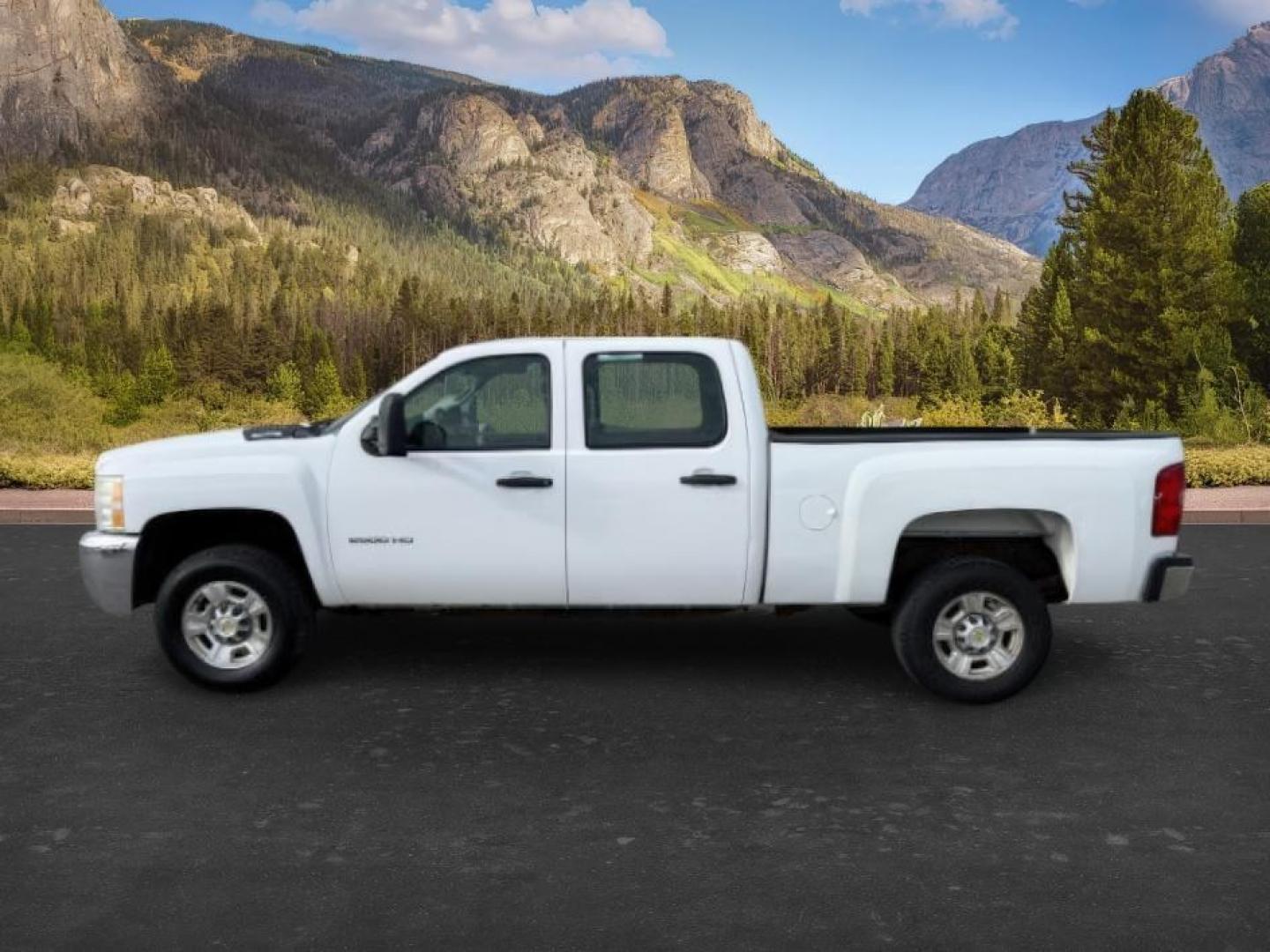 2010 WHITE /Dark Titanium Chevrolet Silverado 2500HD (1GC4KVBG7AF) with an Vortec 6L V-8 variable valve control engine, Automatic transmission, located at 1175 N Woodruff Ave, Idaho Falls, ID, 83401, 43.506901, -111.999657 - Photo#1