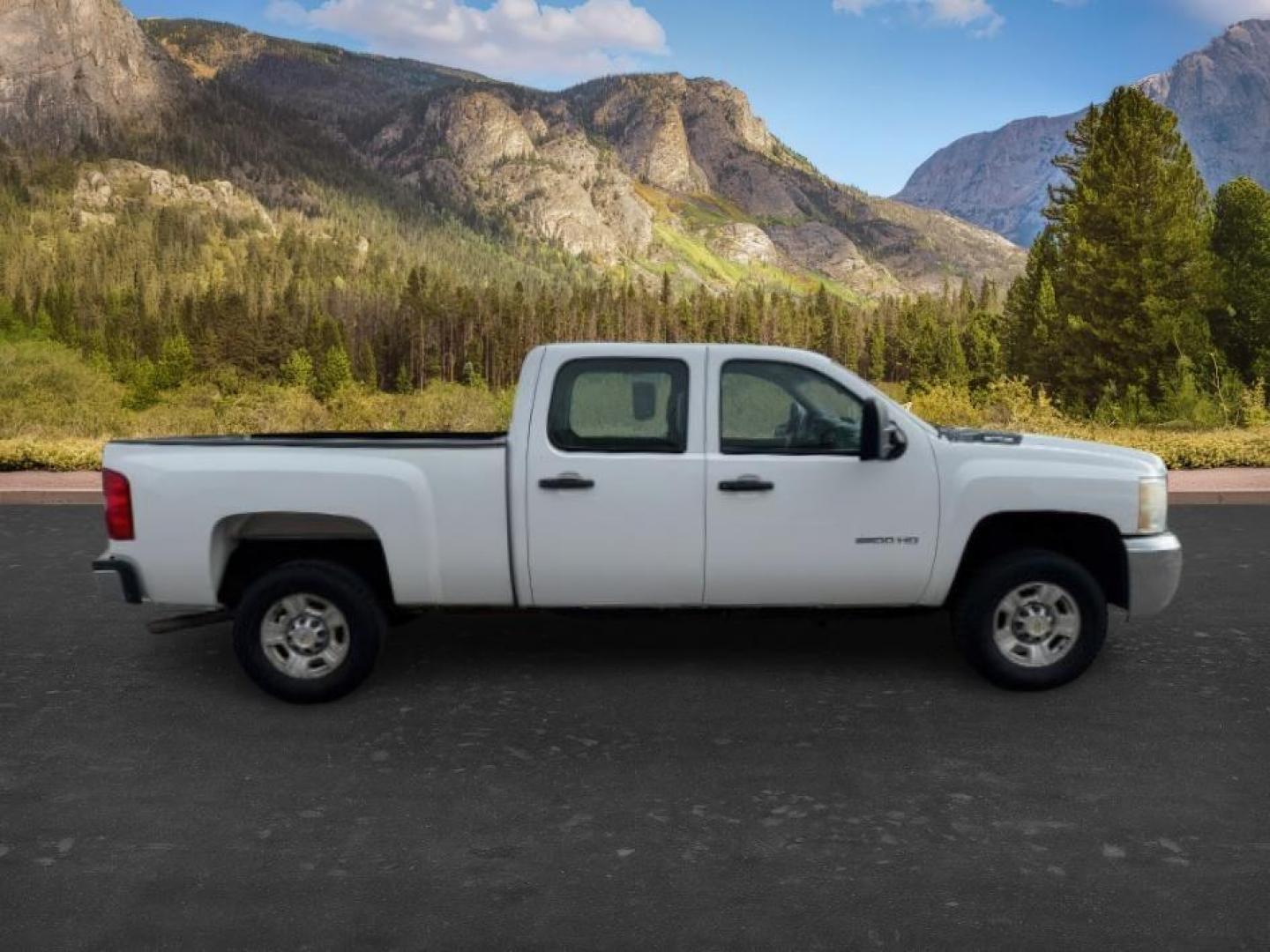 2010 WHITE /Dark Titanium Chevrolet Silverado 2500HD (1GC4KVBG7AF) with an Vortec 6L V-8 variable valve control engine, Automatic transmission, located at 1175 N Woodruff Ave, Idaho Falls, ID, 83401, 43.506901, -111.999657 - Photo#6