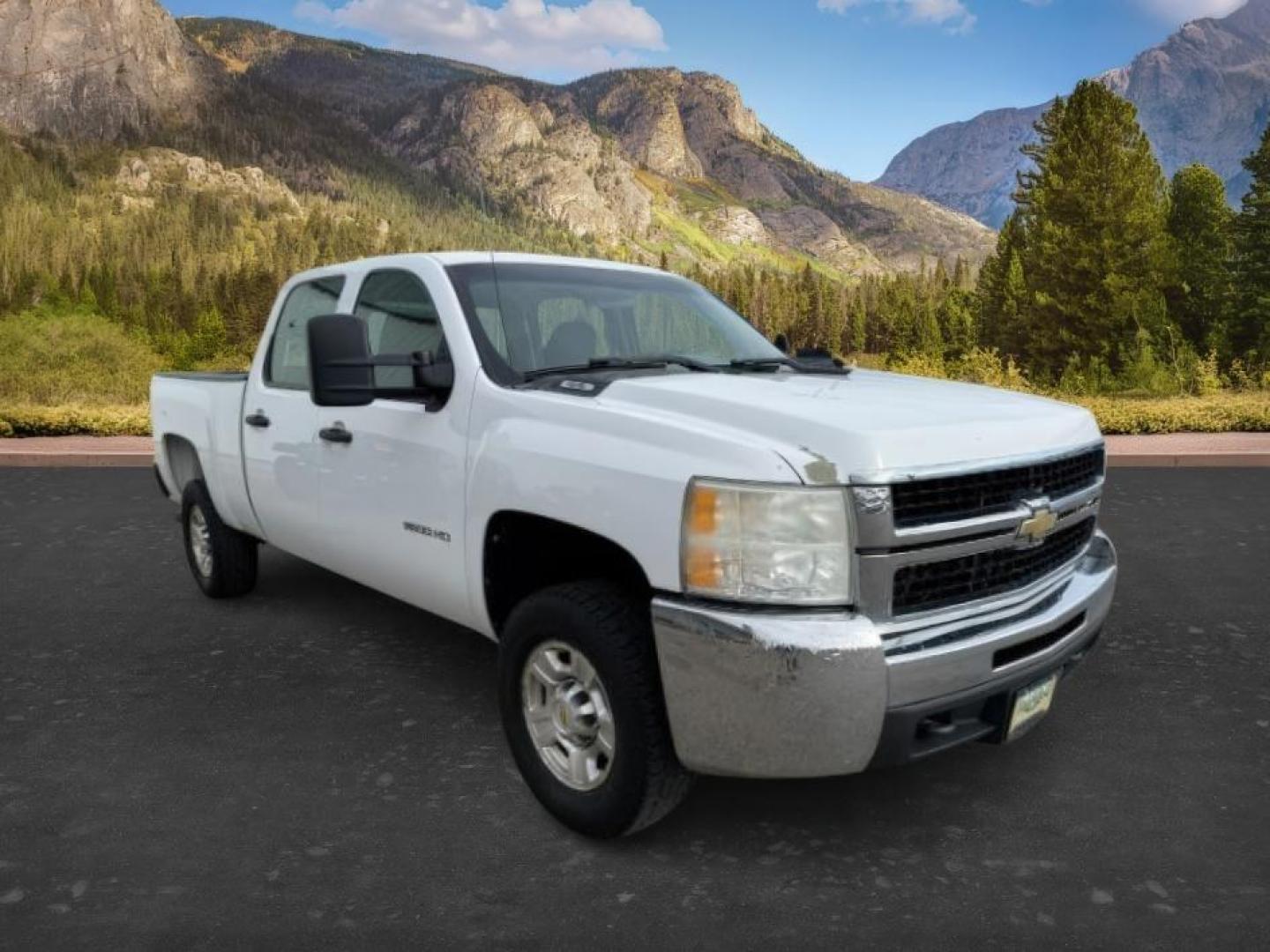 2010 WHITE /Dark Titanium Chevrolet Silverado 2500HD (1GC4KVBG7AF) with an Vortec 6L V-8 variable valve control engine, Automatic transmission, located at 1175 N Woodruff Ave, Idaho Falls, ID, 83401, 43.506901, -111.999657 - Photo#7