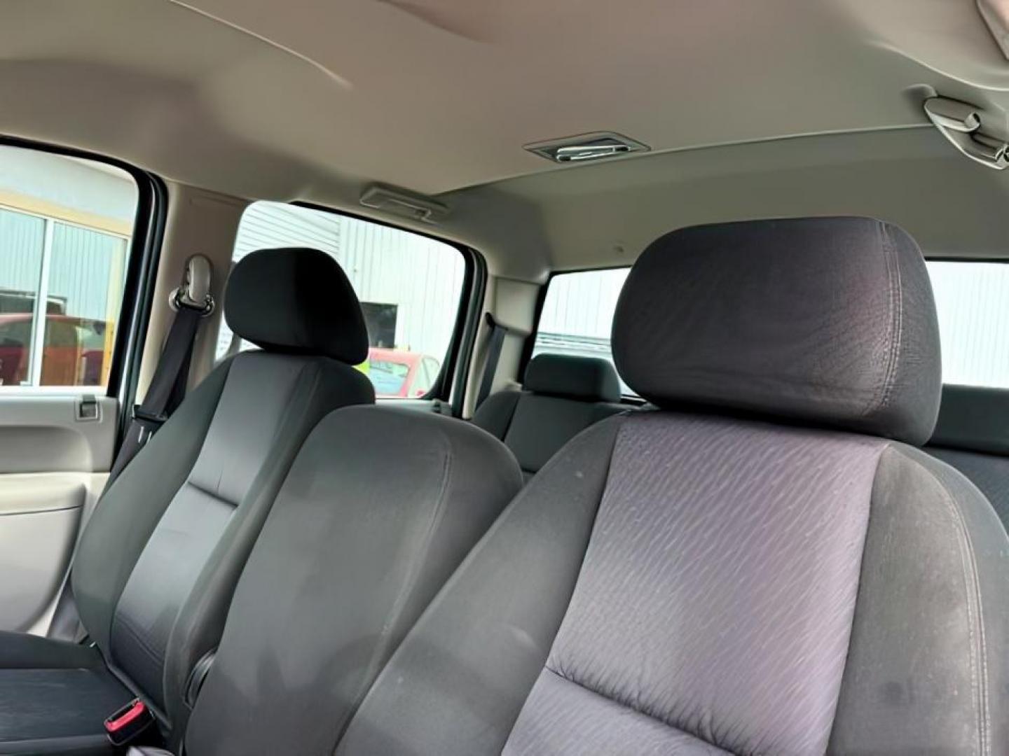 2010 WHITE /Dark Titanium Chevrolet Silverado 2500HD (1GC4KVBG7AF) with an Vortec 6L V-8 variable valve control engine, Automatic transmission, located at 1175 N Woodruff Ave, Idaho Falls, ID, 83401, 43.506901, -111.999657 - Photo#17