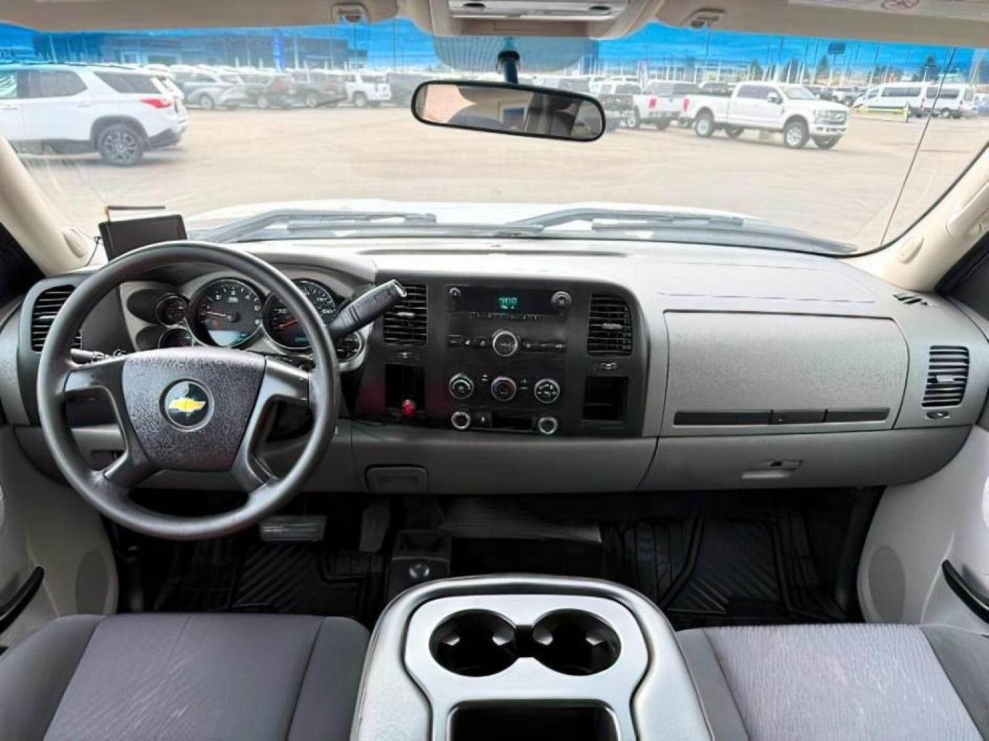 2010 WHITE /Dark Titanium Chevrolet Silverado 2500HD (1GC4KVBG7AF) with an Vortec 6L V-8 variable valve control engine, Automatic transmission, located at 1175 N Woodruff Ave, Idaho Falls, ID, 83401, 43.506901, -111.999657 - Photo#19