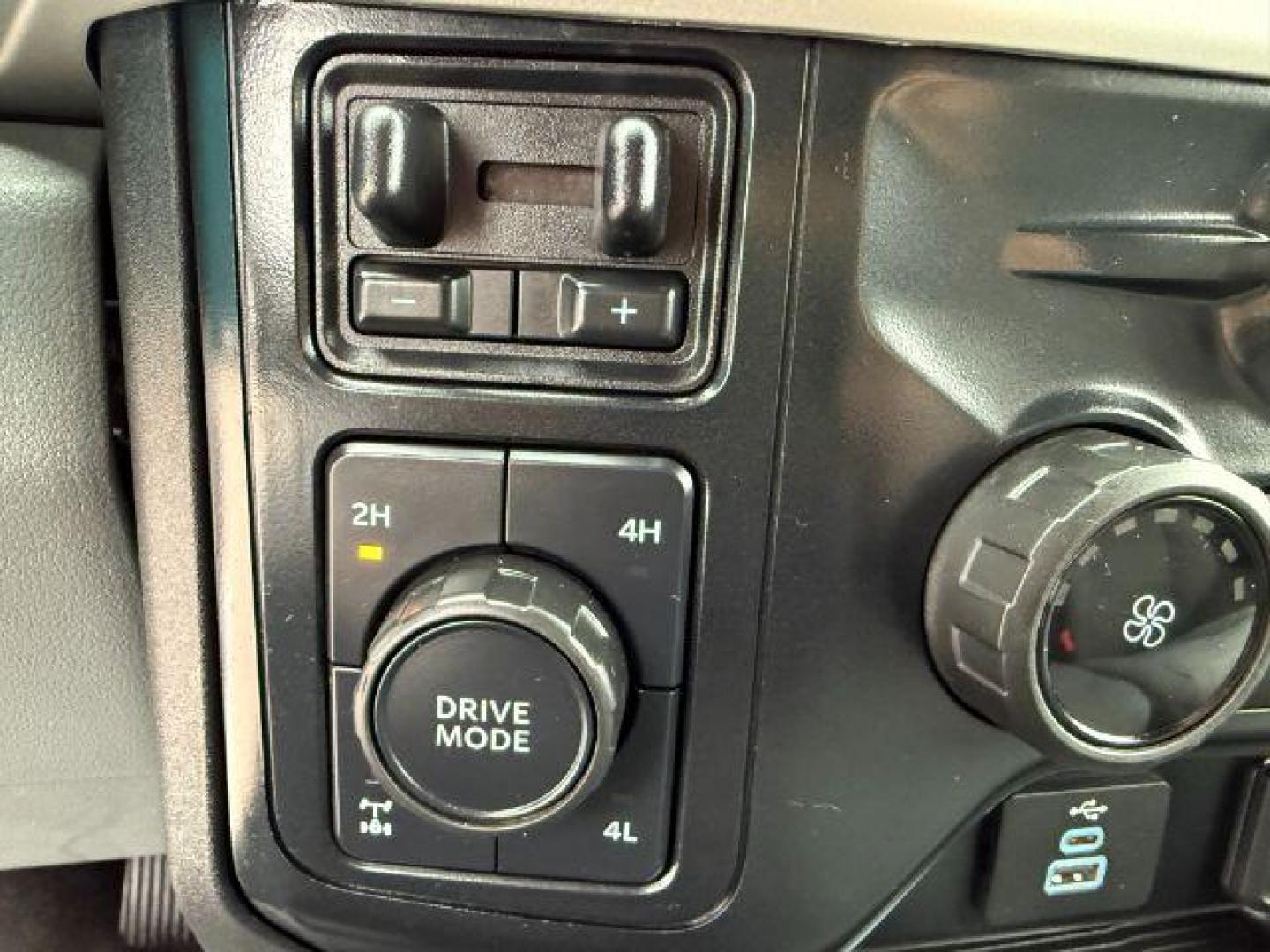 2024 WHITE /Medium Dark Slate Ford F-350 (1FT8W3BT0RE) with an Powerstroke 67L V-8 diesel direct injection engine, Automatic transmission, located at 1175 N Woodruff Ave, Idaho Falls, ID, 83401, 43.506901, -111.999657 - At Timberline Auto, finding a great deal on your next vehicle is always easy! Our experienced sales staff's goal is to help find you the right vehicle at the right price! Our knowledgeable finance department has options for almost any credit score. We offer extended service contract options to prote - Photo#42