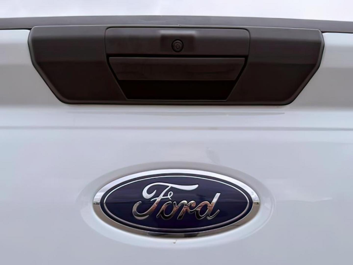 2024 WHITE /Medium Dark Slate Ford F-350 (1FT8W3BT0RE) with an Powerstroke 67L V-8 diesel direct injection engine, Automatic transmission, located at 1175 N Woodruff Ave, Idaho Falls, ID, 83401, 43.506901, -111.999657 - At Timberline Auto, finding a great deal on your next vehicle is always easy! Our experienced sales staff's goal is to help find you the right vehicle at the right price! Our knowledgeable finance department has options for almost any credit score. We offer extended service contract options to prote - Photo#4
