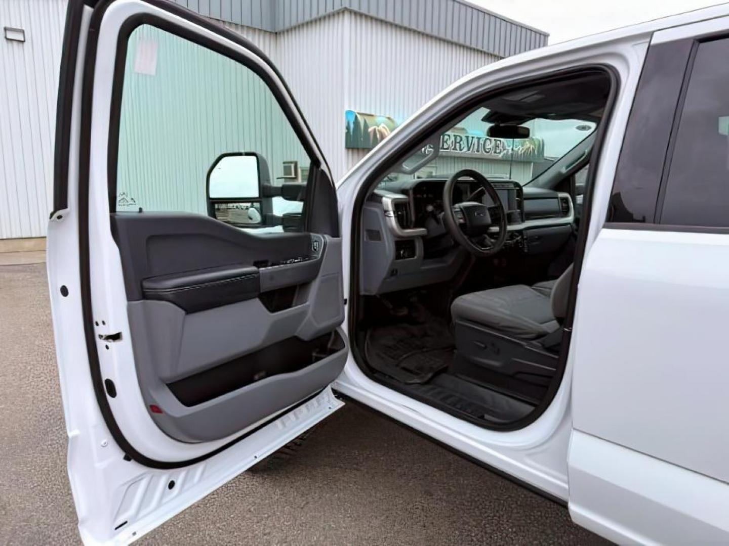 2024 WHITE /Medium Dark Slate Ford F-350 (1FT8W3BT0RE) with an Powerstroke 67L V-8 diesel direct injection engine, Automatic transmission, located at 1175 N Woodruff Ave, Idaho Falls, ID, 83401, 43.506901, -111.999657 - At Timberline Auto, finding a great deal on your next vehicle is always easy! Our experienced sales staff's goal is to help find you the right vehicle at the right price! Our knowledgeable finance department has options for almost any credit score. We offer extended service contract options to prote - Photo#11
