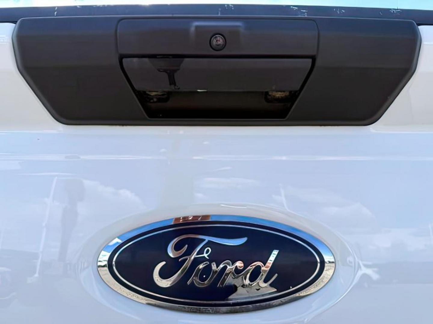 2024 WHITE /Medium Dark Slate Ford F-350 (1FT8W3BT0RE) with an Powerstroke 67L V-8 diesel direct injection engine, Automatic transmission, located at 1175 N Woodruff Ave, Idaho Falls, ID, 83401, 43.506901, -111.999657 - At Timberline Auto, finding a great deal on your next vehicle is always easy! Our experienced sales staff's goal is to help find you the right vehicle at the right price! Our knowledgeable finance department has options for almost any credit score. We offer extended service contract options to prote - Photo#4