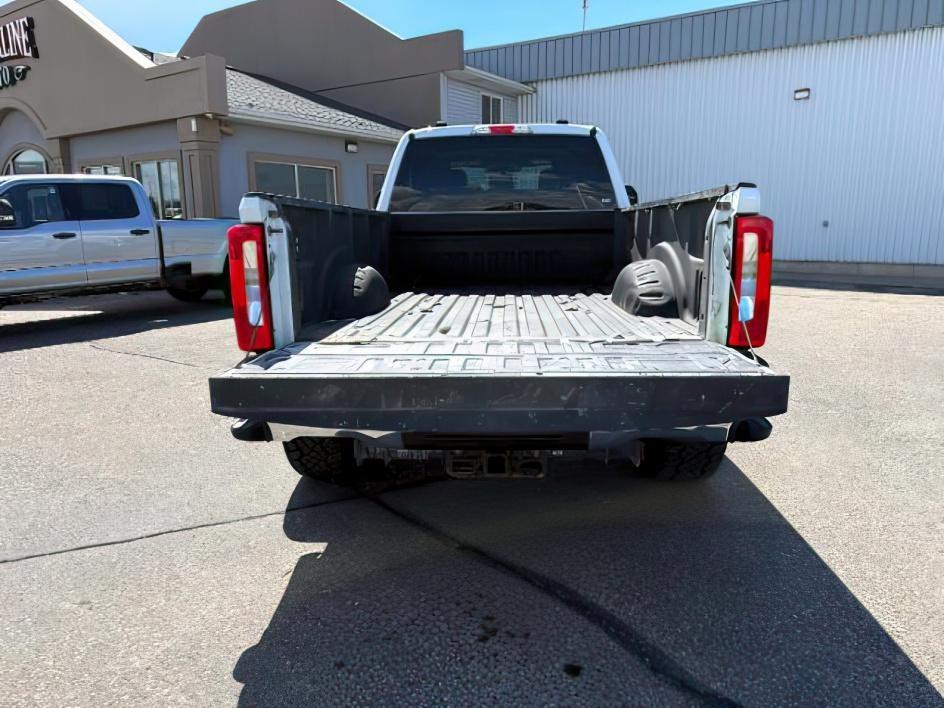 2024 WHITE /Medium Dark Slate Ford F-350 XLT (1FT8W3BT0RE) with an Powerstroke 6.7L V-8 diesel direct injection engine, AUTOMATIC transmission, located at 1235 N Woodruff Ave., Idaho Falls, 83401, (208) 523-1053, 43.507172, -112.000488 - At Timberline Auto, finding a great deal on your next vehicle is always easy! Our experienced sales staff's goal is to help find you the right vehicle at the right price! Our knowledgeable finance department has options for almost any credit score. We offer extended service contract options to prote- Photo#5