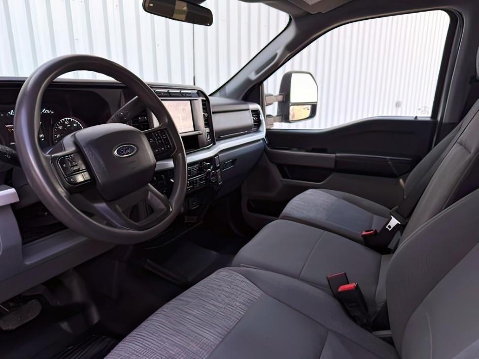 2024 WHITE /Medium Dark Slate Ford F-350 XLT (1FT8W3BT0RE) with an Powerstroke 6.7L V-8 diesel direct injection engine, AUTOMATIC transmission, located at 1235 N Woodruff Ave., Idaho Falls, 83401, (208) 523-1053, 43.507172, -112.000488 - At Timberline Auto, finding a great deal on your next vehicle is always easy! Our experienced sales staff's goal is to help find you the right vehicle at the right price! Our knowledgeable finance department has options for almost any credit score. We offer extended service contract options to prote- Photo#14