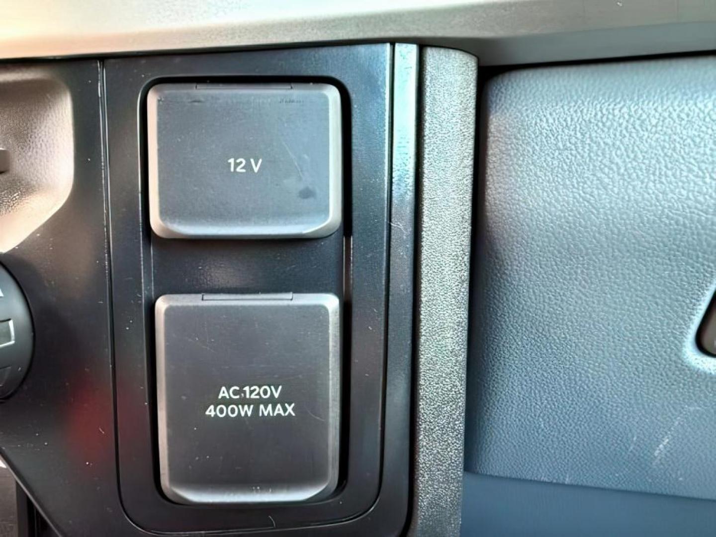 2024 WHITE /Medium Dark Slate Ford F-350 (1FT8W3BT0RE) with an Powerstroke 67L V-8 diesel direct injection engine, Automatic transmission, located at 1175 N Woodruff Ave, Idaho Falls, ID, 83401, 43.506901, -111.999657 - At Timberline Auto, finding a great deal on your next vehicle is always easy! Our experienced sales staff's goal is to help find you the right vehicle at the right price! Our knowledgeable finance department has options for almost any credit score. We offer extended service contract options to prote - Photo#19