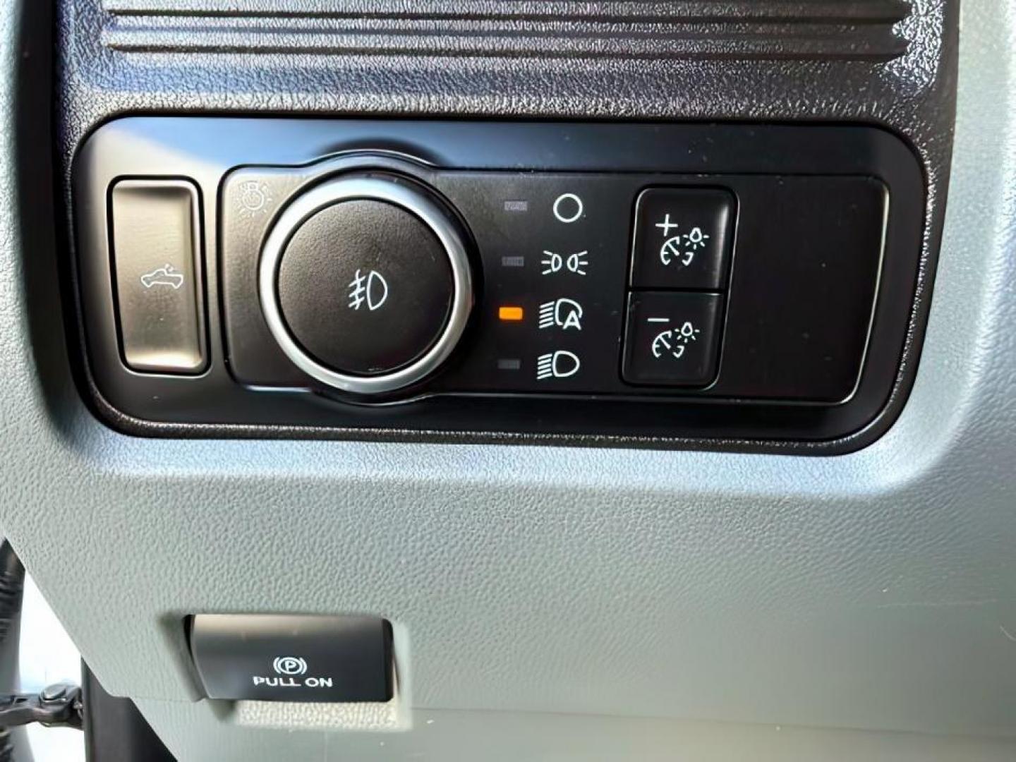 2024 WHITE /Medium Dark Slate Ford F-350 (1FT8W3BT0RE) with an Powerstroke 67L V-8 diesel direct injection engine, Automatic transmission, located at 1175 N Woodruff Ave, Idaho Falls, ID, 83401, 43.506901, -111.999657 - At Timberline Auto, finding a great deal on your next vehicle is always easy! Our experienced sales staff's goal is to help find you the right vehicle at the right price! Our knowledgeable finance department has options for almost any credit score. We offer extended service contract options to prote - Photo#23