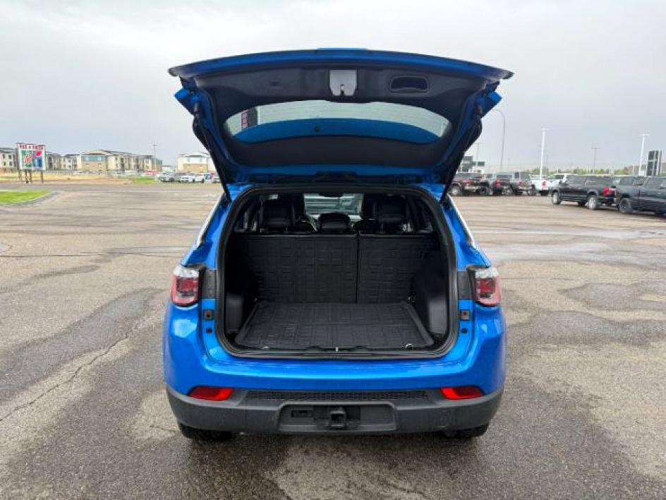 2023 BLUE /LEATHER Jeep Compass LATITUDE (3C4NJDBN4PT) with an 2.0L I4 TURBO engine, AUTOMATIC transmission, located at 1235 N Woodruff Ave., Idaho Falls, 83401, (208) 523-1053, 43.507172, -112.000488 - At Timberline Auto, finding a great deal on your next vehicle is always easy! Our experienced sales staff's goal is to help find you the right vehicle at the right price! Our knowledgeable finance department has options for almost any credit score. We offer extended service contract options to prote- Photo#5