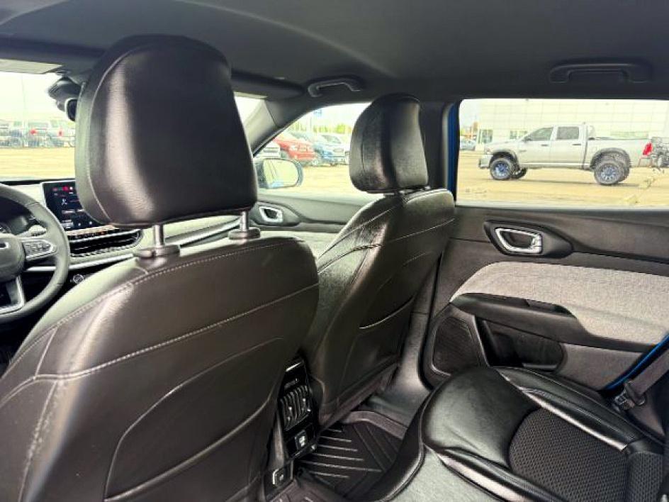 2023 BLUE /LEATHER Jeep Compass LATITUDE (3C4NJDBN4PT) with an 2.0L I4 TURBO engine, AUTOMATIC transmission, located at 1235 N Woodruff Ave., Idaho Falls, 83401, (208) 523-1053, 43.507172, -112.000488 - At Timberline Auto, finding a great deal on your next vehicle is always easy! Our experienced sales staff's goal is to help find you the right vehicle at the right price! Our knowledgeable finance department has options for almost any credit score. We offer extended service contract options to prote- Photo#27