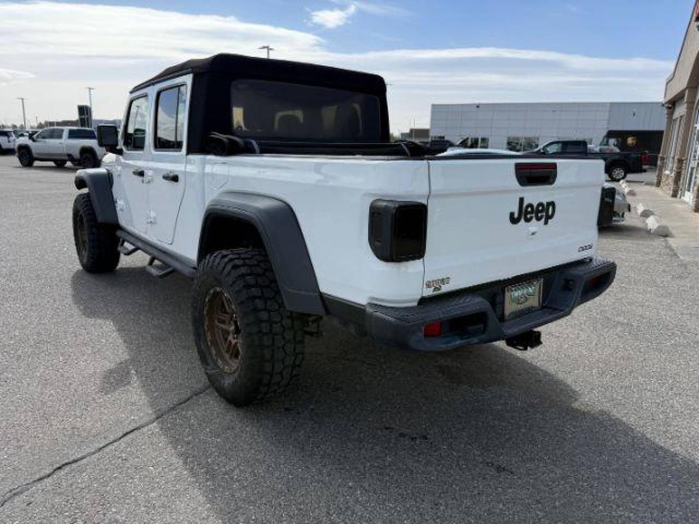 2020 WHITE /Black Jeep Gladiator Sport S 4x4 (1C6HJTAG9LL) with an 3.6L V-6 DOHC engine, AUTOMATIC transmission, located at 1235 N Woodruff Ave., Idaho Falls, 83401, (208) 523-1053, 43.507172, -112.000488 - At Timberline Auto, finding a great deal on your next vehicle is always easy! Our experienced sales staff's goal is to help find you the right vehicle at the right price! Our knowledgeable finance department has options for almost any credit score. We offer extended service contract options to prote - Photo#27