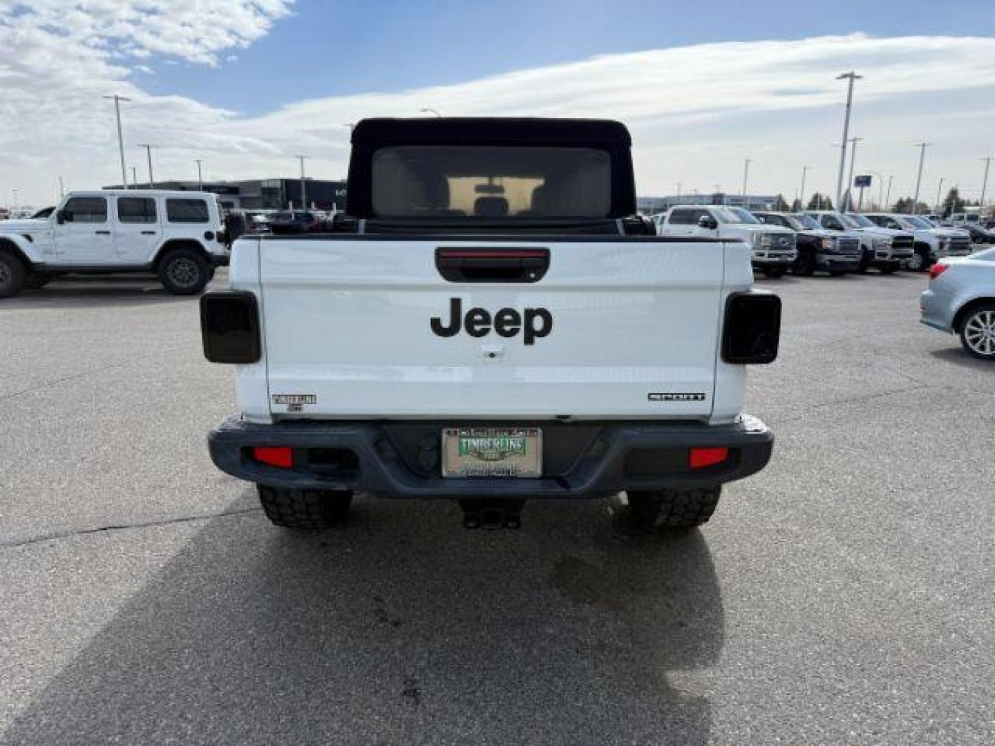 2020 WHITE /Black Jeep Gladiator Sport S 4x4 (1C6HJTAG9LL) with an 3.6L V-6 DOHC engine, AUTOMATIC transmission, located at 1235 N Woodruff Ave., Idaho Falls, 83401, (208) 523-1053, 43.507172, -112.000488 - At Timberline Auto, finding a great deal on your next vehicle is always easy! Our experienced sales staff's goal is to help find you the right vehicle at the right price! Our knowledgeable finance department has options for almost any credit score. We offer extended service contract options to prote - Photo#28