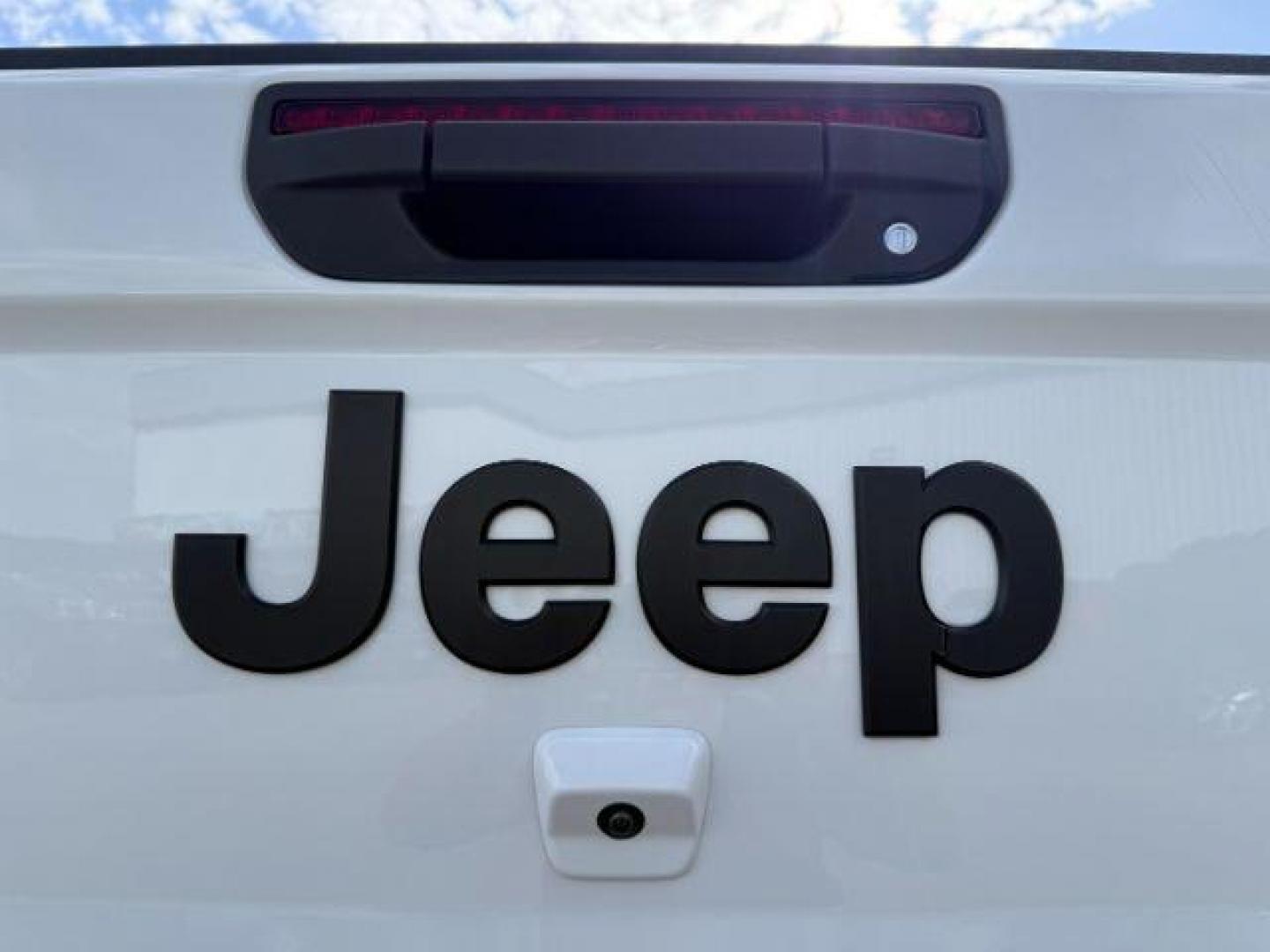2020 WHITE /Black Jeep Gladiator Sport S 4x4 (1C6HJTAG9LL) with an 3.6L V-6 DOHC engine, AUTOMATIC transmission, located at 1235 N Woodruff Ave., Idaho Falls, 83401, (208) 523-1053, 43.507172, -112.000488 - At Timberline Auto, finding a great deal on your next vehicle is always easy! Our experienced sales staff's goal is to help find you the right vehicle at the right price! Our knowledgeable finance department has options for almost any credit score. We offer extended service contract options to prote - Photo#29