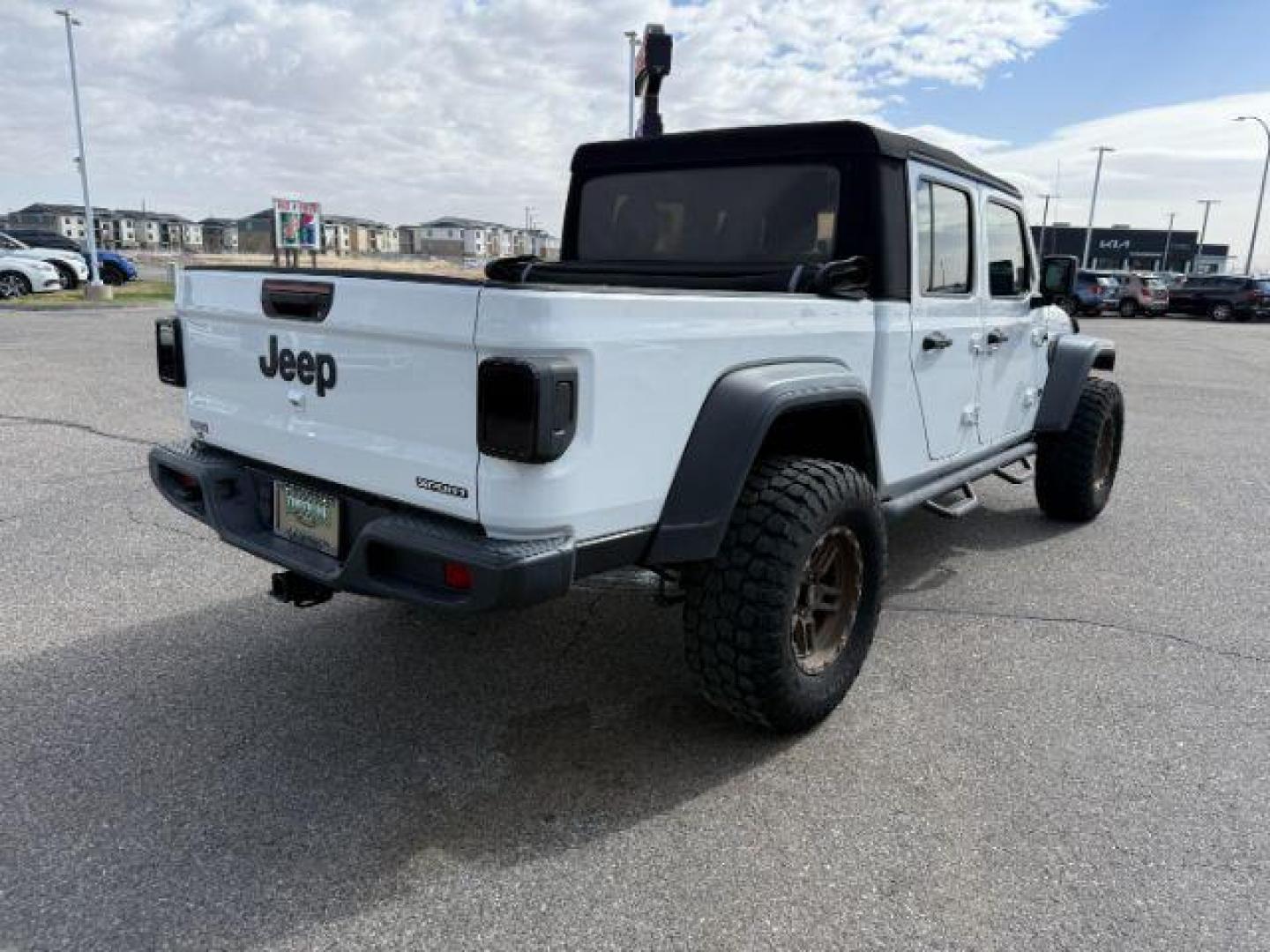 2020 WHITE /Black Jeep Gladiator Sport S 4x4 (1C6HJTAG9LL) with an 3.6L V-6 DOHC engine, AUTOMATIC transmission, located at 1235 N Woodruff Ave., Idaho Falls, 83401, (208) 523-1053, 43.507172, -112.000488 - At Timberline Auto, finding a great deal on your next vehicle is always easy! Our experienced sales staff's goal is to help find you the right vehicle at the right price! Our knowledgeable finance department has options for almost any credit score. We offer extended service contract options to prote - Photo#31