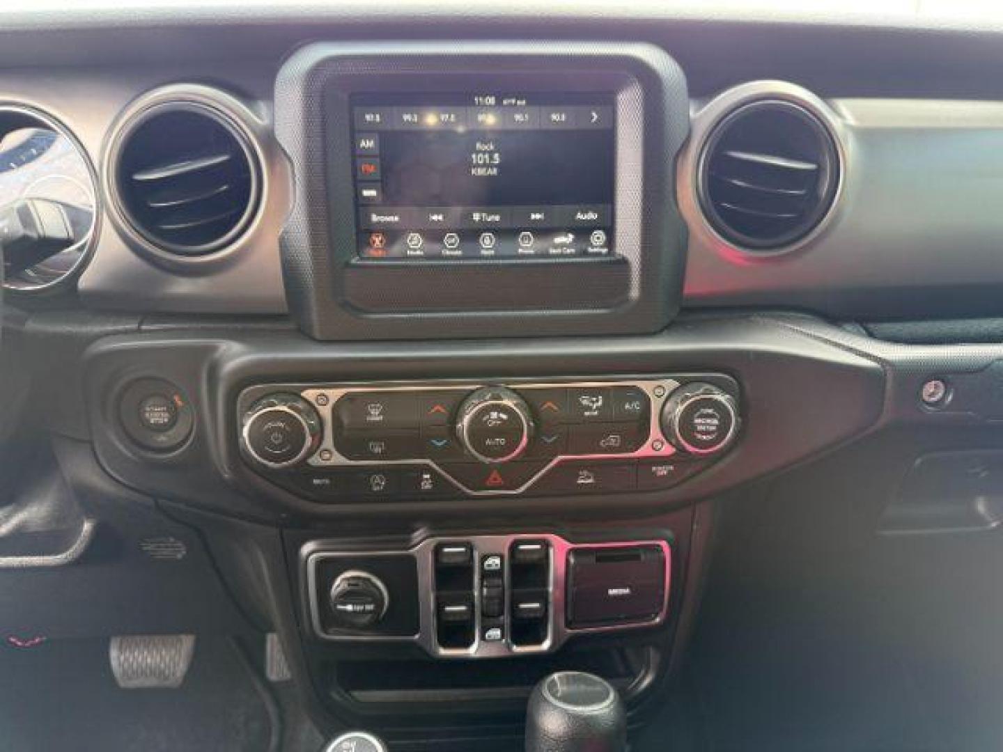 2020 WHITE /Black Jeep Gladiator Sport S 4x4 (1C6HJTAG9LL) with an 3.6L V-6 DOHC engine, AUTOMATIC transmission, located at 1235 N Woodruff Ave., Idaho Falls, 83401, (208) 523-1053, 43.507172, -112.000488 - At Timberline Auto, finding a great deal on your next vehicle is always easy! Our experienced sales staff's goal is to help find you the right vehicle at the right price! Our knowledgeable finance department has options for almost any credit score. We offer extended service contract options to prote - Photo#41