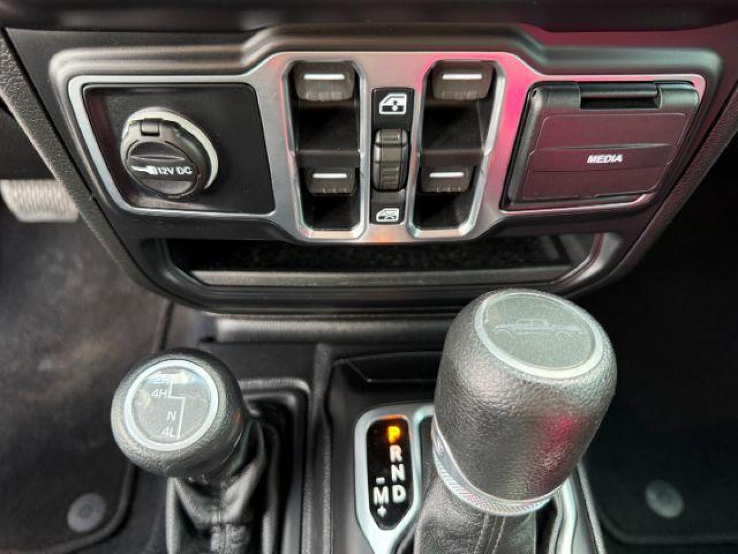 2020 WHITE /Black Jeep Gladiator Sport S 4x4 (1C6HJTAG9LL) with an 3.6L V-6 DOHC engine, AUTOMATIC transmission, located at 1235 N Woodruff Ave., Idaho Falls, 83401, (208) 523-1053, 43.507172, -112.000488 - At Timberline Auto, finding a great deal on your next vehicle is always easy! Our experienced sales staff's goal is to help find you the right vehicle at the right price! Our knowledgeable finance department has options for almost any credit score. We offer extended service contract options to prote - Photo#43