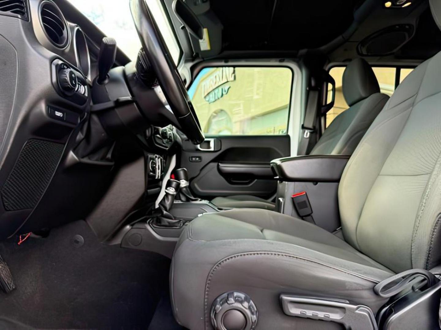 2020 WHITE /Black Jeep Gladiator Sport S 4x4 (1C6HJTAG9LL) with an 3.6L V-6 DOHC engine, AUTOMATIC transmission, located at 1235 N Woodruff Ave., Idaho Falls, 83401, (208) 523-1053, 43.507172, -112.000488 - At Timberline Auto, finding a great deal on your next vehicle is always easy! Our experienced sales staff's goal is to help find you the right vehicle at the right price! Our knowledgeable finance department has options for almost any credit score. We offer extended service contract options to prote - Photo#13