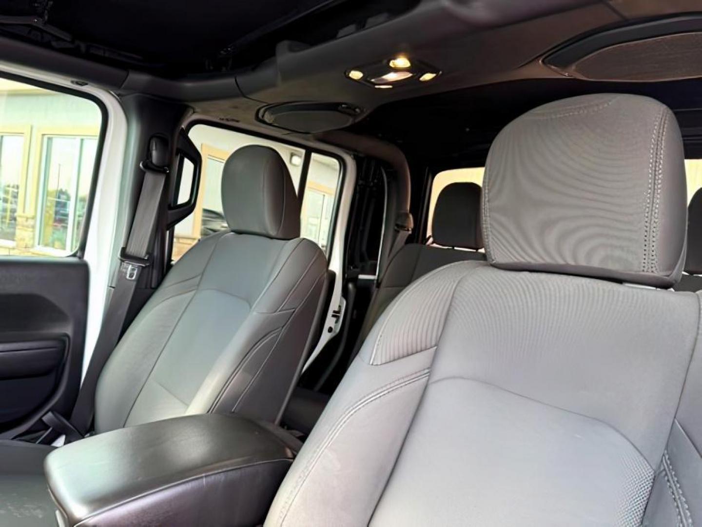 2020 WHITE /Black Jeep Gladiator Sport S 4x4 (1C6HJTAG9LL) with an 3.6L V-6 DOHC engine, AUTOMATIC transmission, located at 1235 N Woodruff Ave., Idaho Falls, 83401, (208) 523-1053, 43.507172, -112.000488 - At Timberline Auto, finding a great deal on your next vehicle is always easy! Our experienced sales staff's goal is to help find you the right vehicle at the right price! Our knowledgeable finance department has options for almost any credit score. We offer extended service contract options to prote - Photo#19