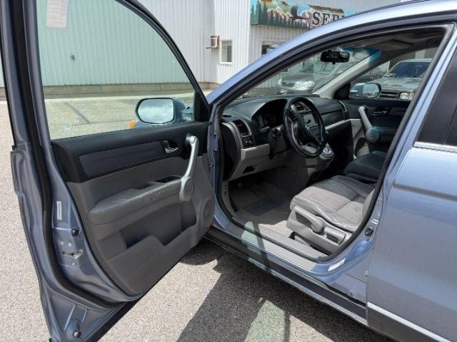 2007 BLUE /Black Honda CR-V EX-L (JHLRE48757C) with an 2.4L I-4 DOHC engine, AUTOMATIC transmission, located at 1235 N Woodruff Ave., Idaho Falls, 83401, (208) 523-1053, 43.507172, -112.000488 - This 2007 Honda CR-V is a practical compact SUV built for dependable daily use and flexible cargo hauling. Powered by a 2.4L I4 engine, it delivers consistent performance with efficient operation for commuting, errands, and longer drives. AWD capability adds confidence in changing road conditions, m- Photo#36