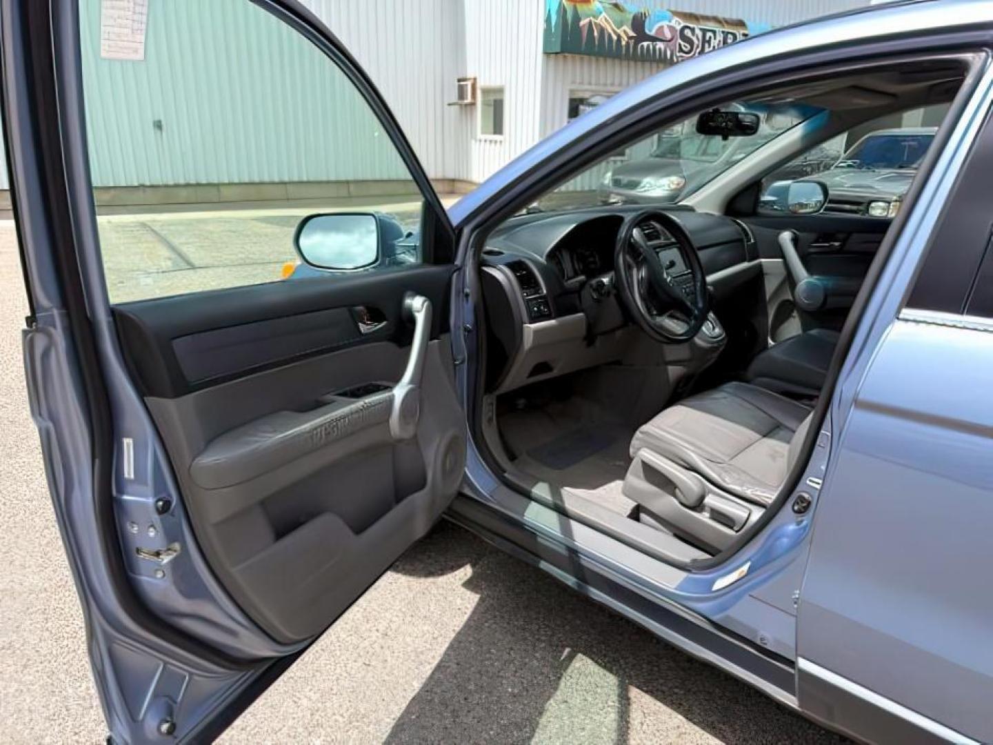 2007 BLUE /Black Honda CR-V EX-L (JHLRE48757C) with an 2.4L I-4 DOHC engine, AUTOMATIC transmission, located at 1235 N Woodruff Ave., Idaho Falls, 83401, (208) 523-1053, 43.507172, -112.000488 - At Timberline Auto, finding a great deal on your next vehicle is always easy! Our experienced sales staff's goal is to help find you the right vehicle at the right price! Our knowledgeable finance department has options for almost any credit score. We offer extended service contract options to prote - Photo#11
