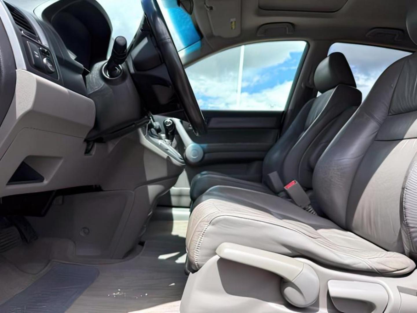 2007 BLUE /Black Honda CR-V EX-L (JHLRE48757C) with an 2.4L I-4 DOHC engine, AUTOMATIC transmission, located at 1235 N Woodruff Ave., Idaho Falls, 83401, (208) 523-1053, 43.507172, -112.000488 - At Timberline Auto, finding a great deal on your next vehicle is always easy! Our experienced sales staff's goal is to help find you the right vehicle at the right price! Our knowledgeable finance department has options for almost any credit score. We offer extended service contract options to prote - Photo#12