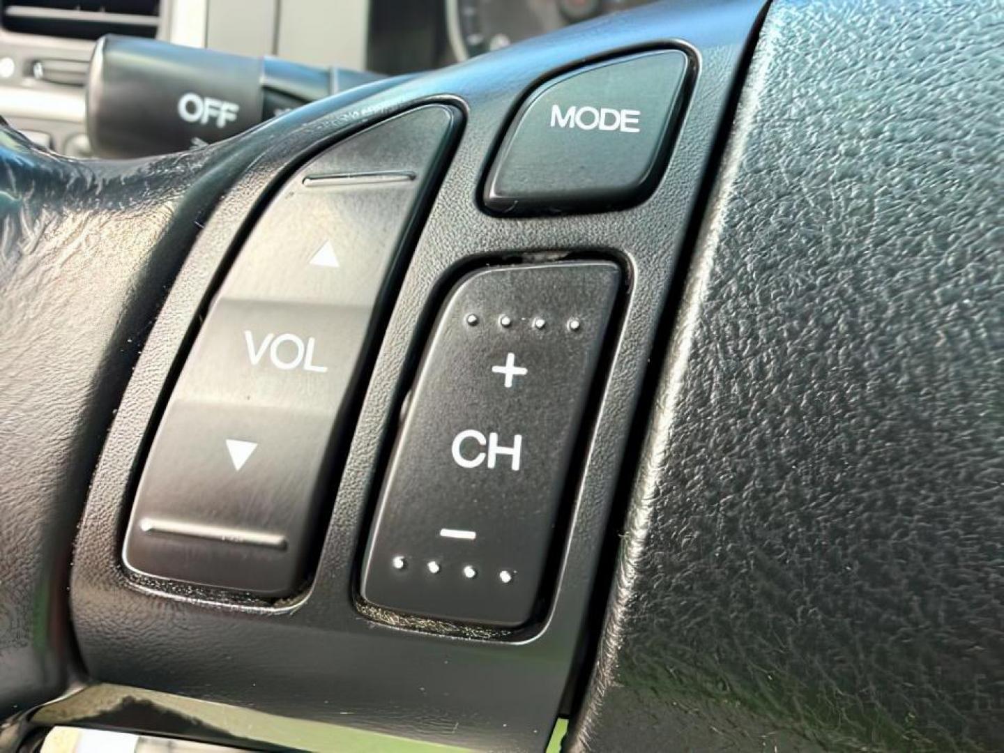2007 BLUE /Black Honda CR-V EX-L (JHLRE48757C) with an 2.4L I-4 DOHC engine, AUTOMATIC transmission, located at 1235 N Woodruff Ave., Idaho Falls, 83401, (208) 523-1053, 43.507172, -112.000488 - At Timberline Auto, finding a great deal on your next vehicle is always easy! Our experienced sales staff's goal is to help find you the right vehicle at the right price! Our knowledgeable finance department has options for almost any credit score. We offer extended service contract options to prote - Photo#19