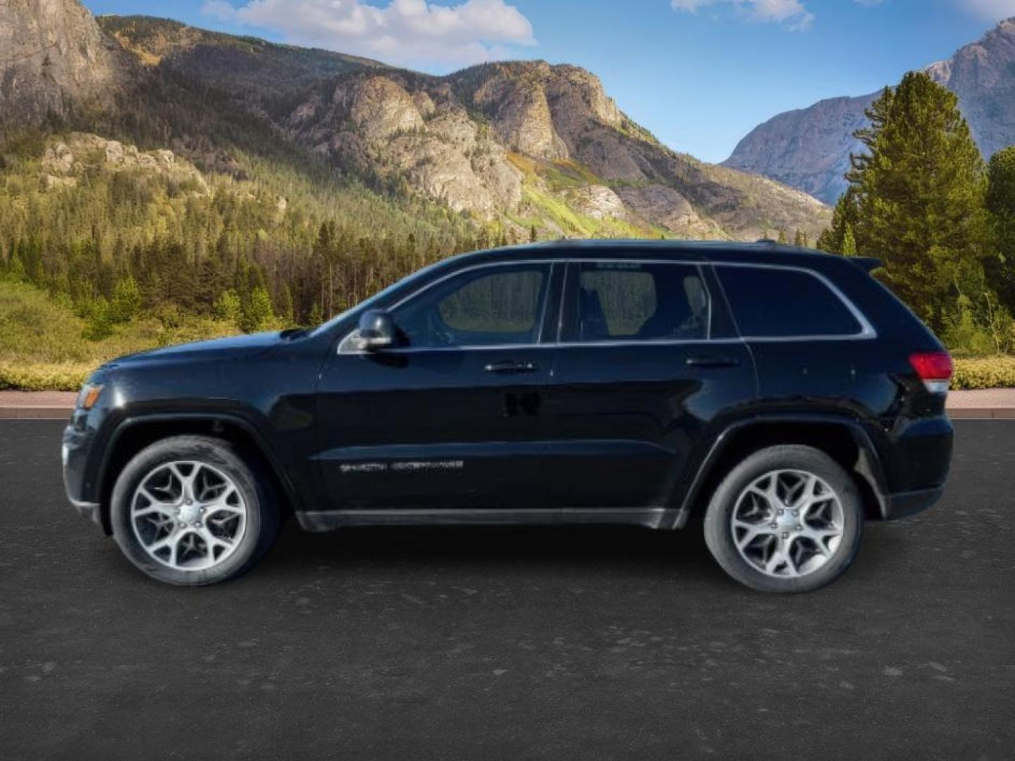 2018 BLACK /Black Jeep Grand Cherokee (1C4RJFBG2JC) with an Pentastar 36L V-6 DOHC engine, Automatic transmission, located at 1175 N Woodruff Ave, Idaho Falls, ID, 83401, 43.506901, -111.999657 - At Timberline Auto, finding a great deal on your next vehicle is always easy! Our experienced sales staff's goal is to help find you the right vehicle at the right price! Our knowledgeable finance department has options for almost any credit score. We offer extended service contract options to prote - Photo#0