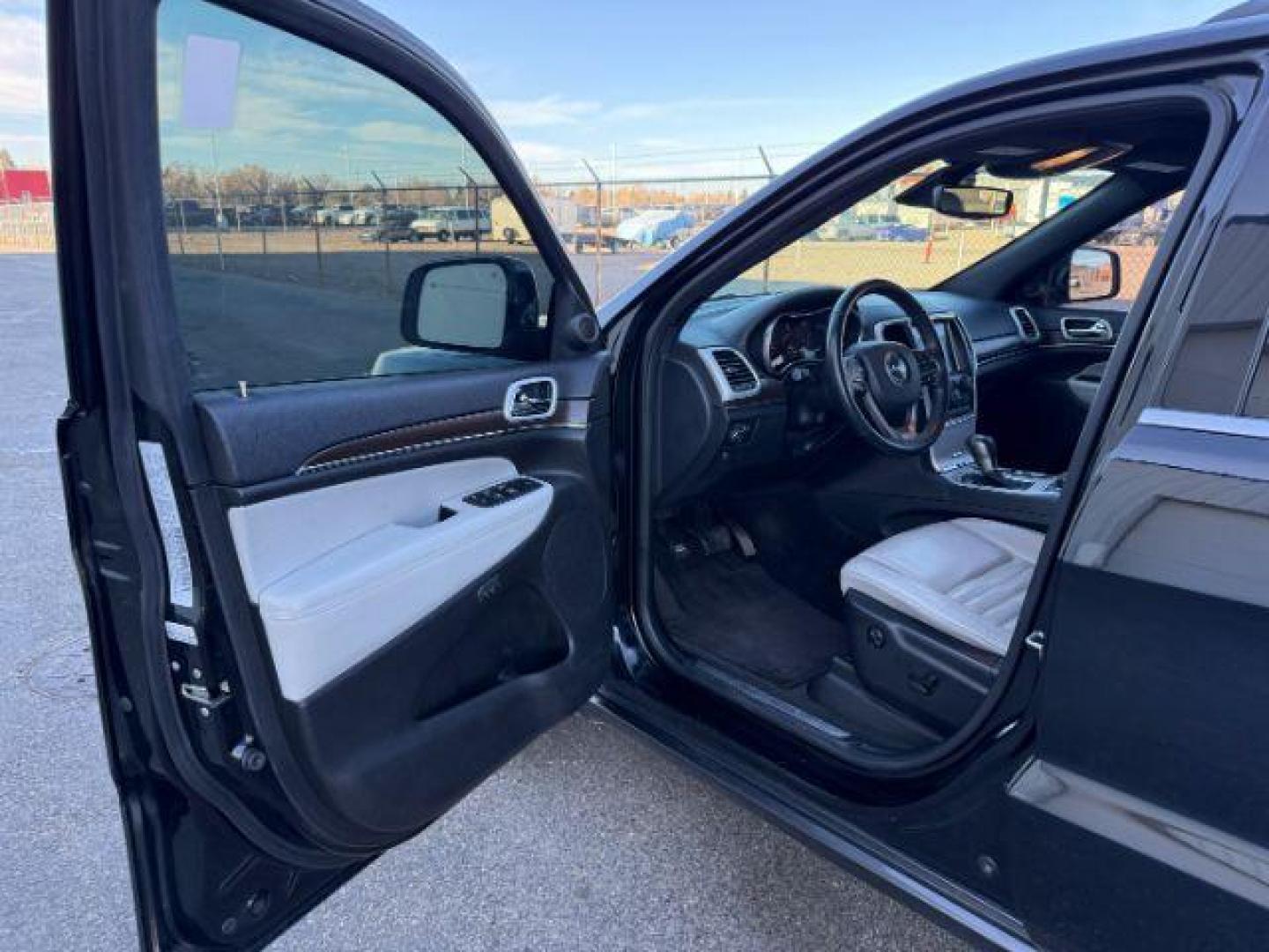 2018 BLACK /Black Jeep Grand Cherokee (1C4RJFBG2JC) with an Pentastar 36L V-6 DOHC engine, Automatic transmission, located at 1175 N Woodruff Ave, Idaho Falls, ID, 83401, 43.506901, -111.999657 - At Timberline Auto, finding a great deal on your next vehicle is always easy! Our experienced sales staff's goal is to help find you the right vehicle at the right price! Our knowledgeable finance department has options for almost any credit score. We offer extended service contract options to prote - Photo#14
