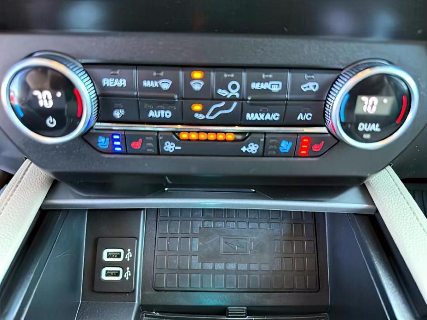 2019 OLIVE /Ebony Ford Expedition MAX (1FMJK1JT9KE) with an EcoBoost 35L V-6 gasoline direct injection engine, Automatic transmission, located at 1175 N Woodruff Ave, Idaho Falls, ID, 83401, 43.506901, -111.999657 - At Timberline Auto, finding a great deal on your next vehicle is always easy! Our experienced sales staff's goal is to help find you the right vehicle at the right price! Our knowledgeable finance department has options for almost any credit score. We offer extended service contract options to prote - Photo#21