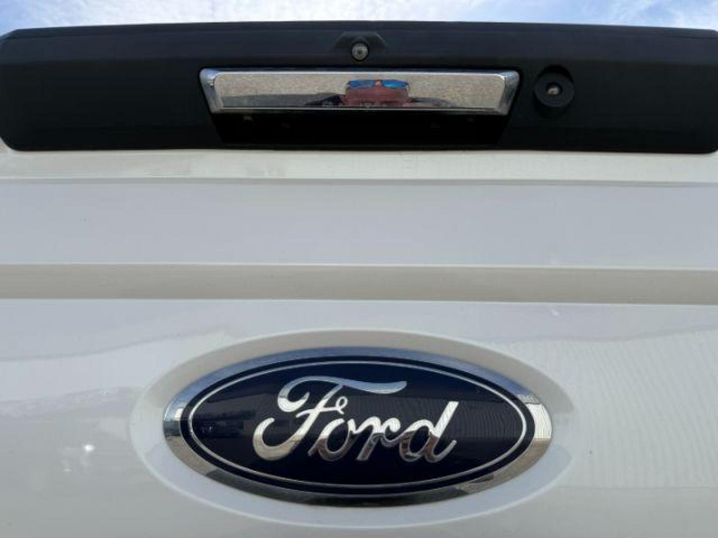 2019 WHITE /Black Ford F-250 LARIAT (1FT7W2BT2KE) with an Powerstroke 6.7L V-8 diesel direct injection engine, AUTOMATIC transmission, located at 1235 N Woodruff Ave., Idaho Falls, 83401, (208) 523-1053, 43.507172, -112.000488 - At Timberline Auto, finding a great deal on your next vehicle is always easy! Our experienced sales staff's goal is to help find you the right vehicle at the right price! Our knowledgeable finance department has options for almost any credit score. We offer extended service contract options to prote - Photo#32