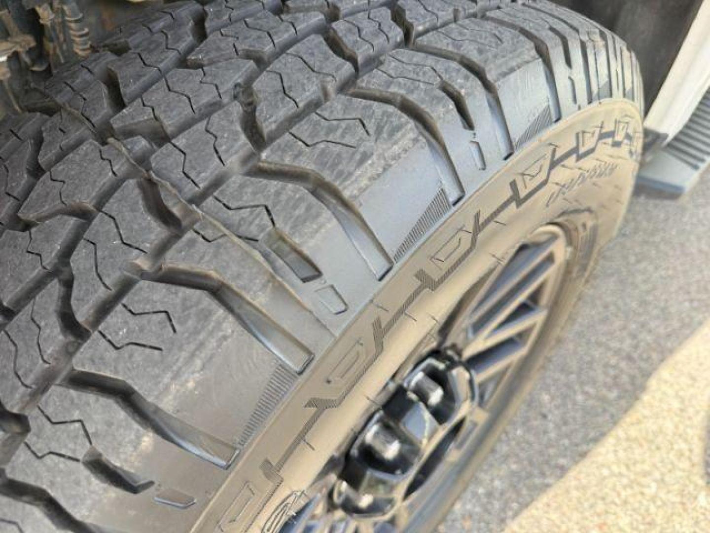 2019 WHITE /Black Ford F-250 LARIAT (1FT7W2BT2KE) with an Powerstroke 6.7L V-8 diesel direct injection engine, AUTOMATIC transmission, located at 1235 N Woodruff Ave., Idaho Falls, 83401, (208) 523-1053, 43.507172, -112.000488 - At Timberline Auto, finding a great deal on your next vehicle is always easy! Our experienced sales staff's goal is to help find you the right vehicle at the right price! Our knowledgeable finance department has options for almost any credit score. We offer extended service contract options to prote - Photo#38