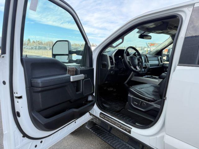 2019 WHITE /Black Ford F-250 LARIAT (1FT7W2BT2KE) with an Powerstroke 6.7L V-8 diesel direct injection engine, AUTOMATIC transmission, located at 1235 N Woodruff Ave., Idaho Falls, 83401, (208) 523-1053, 43.507172, -112.000488 - Clean, confident, and built with purpose, this 2019 Ford F-250 Super Duty brings serious diesel strength with its 6.7L Power Stroke under the hood, ready for demanding towing and heavy hauling. The bed cover adds secure, weather-protected storage that keeps gear and tools locked down and organized,- Photo#40