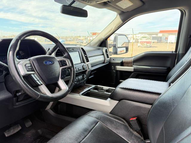 2019 WHITE /Black Ford F-250 LARIAT (1FT7W2BT2KE) with an Powerstroke 6.7L V-8 diesel direct injection engine, AUTOMATIC transmission, located at 1235 N Woodruff Ave., Idaho Falls, 83401, (208) 523-1053, 43.507172, -112.000488 - Clean, confident, and built with purpose, this 2019 Ford F-250 Super Duty brings serious diesel strength with its 6.7L Power Stroke under the hood, ready for demanding towing and heavy hauling. The bed cover adds secure, weather-protected storage that keeps gear and tools locked down and organized,- Photo#42