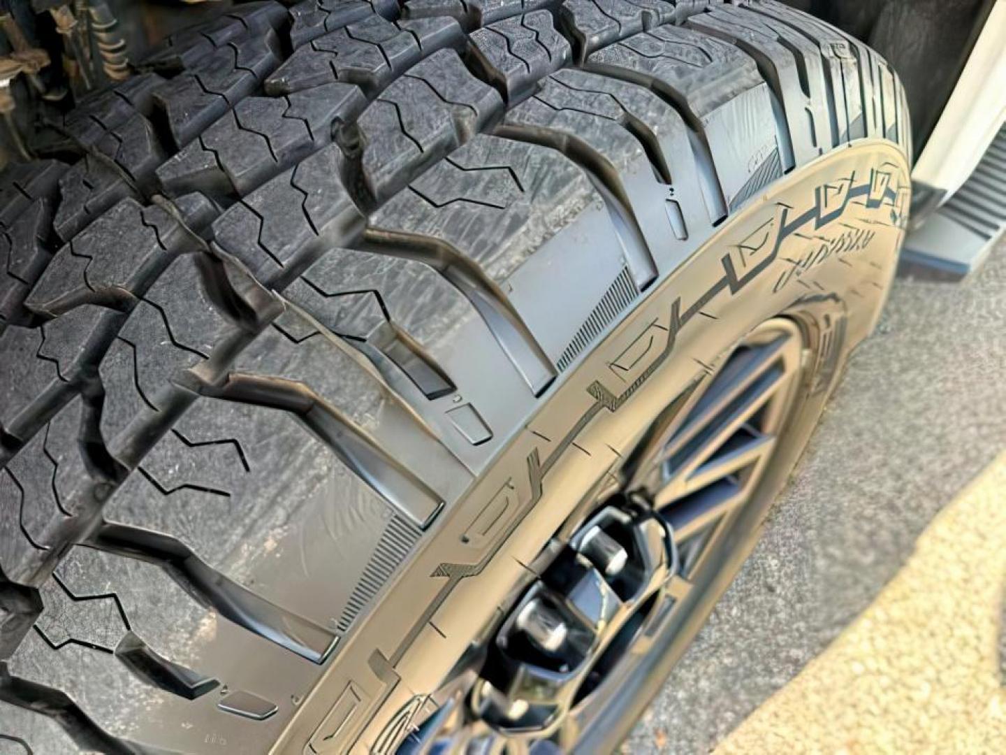 2019 WHITE /Black Ford F-250 LARIAT (1FT7W2BT2KE) with an Powerstroke 6.7L V-8 diesel direct injection engine, AUTOMATIC transmission, located at 1235 N Woodruff Ave., Idaho Falls, 83401, (208) 523-1053, 43.507172, -112.000488 - At Timberline Auto, finding a great deal on your next vehicle is always easy! Our experienced sales staff's goal is to help find you the right vehicle at the right price! Our knowledgeable finance department has options for almost any credit score. We offer extended service contract options to prote - Photo#10