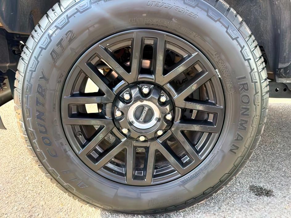 2019 WHITE /Black Ford F-250 LARIAT (1FT7W2BT2KE) with an Powerstroke 6.7L V-8 diesel direct injection engine, AUTOMATIC transmission, located at 1235 N Woodruff Ave., Idaho Falls, 83401, (208) 523-1053, 43.507172, -112.000488 - Clean, confident, and built with purpose, this 2019 Ford F-250 Super Duty brings serious diesel strength with its 6.7L Power Stroke under the hood, ready for demanding towing and heavy hauling. The bed cover adds secure, weather-protected storage that keeps gear and tools locked down and organized,- Photo#11