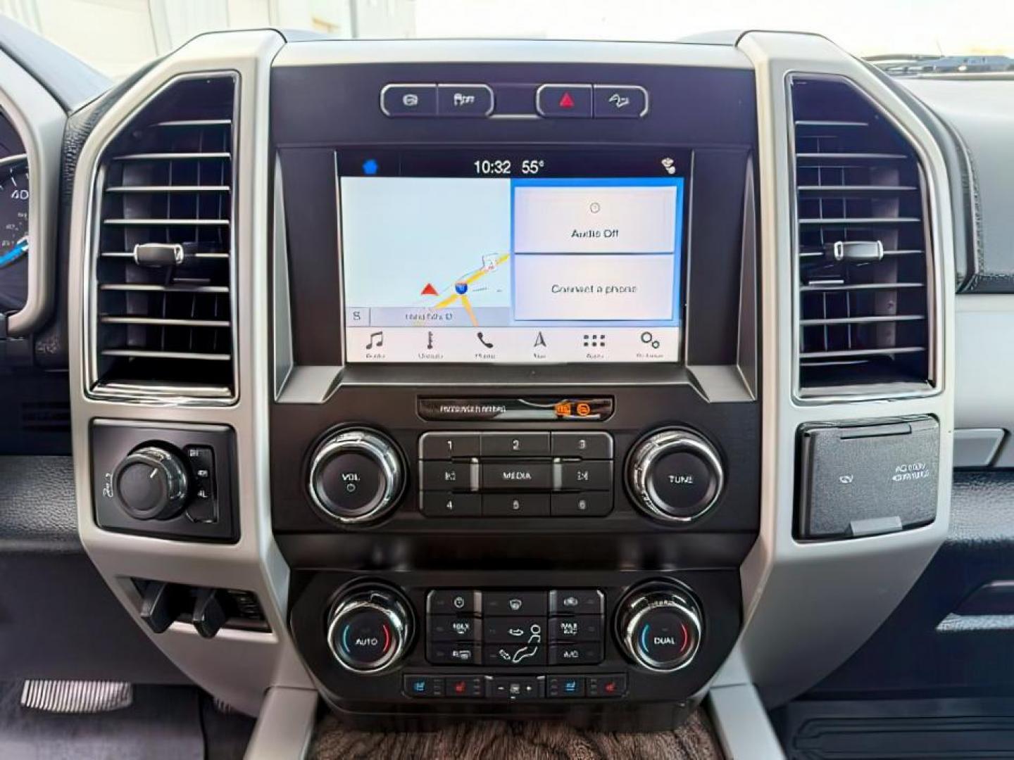 2019 WHITE /Black Ford F-250 LARIAT (1FT7W2BT2KE) with an Powerstroke 6.7L V-8 diesel direct injection engine, AUTOMATIC transmission, located at 1235 N Woodruff Ave., Idaho Falls, 83401, (208) 523-1053, 43.507172, -112.000488 - At Timberline Auto, finding a great deal on your next vehicle is always easy! Our experienced sales staff's goal is to help find you the right vehicle at the right price! Our knowledgeable finance department has options for almost any credit score. We offer extended service contract options to prote - Photo#16