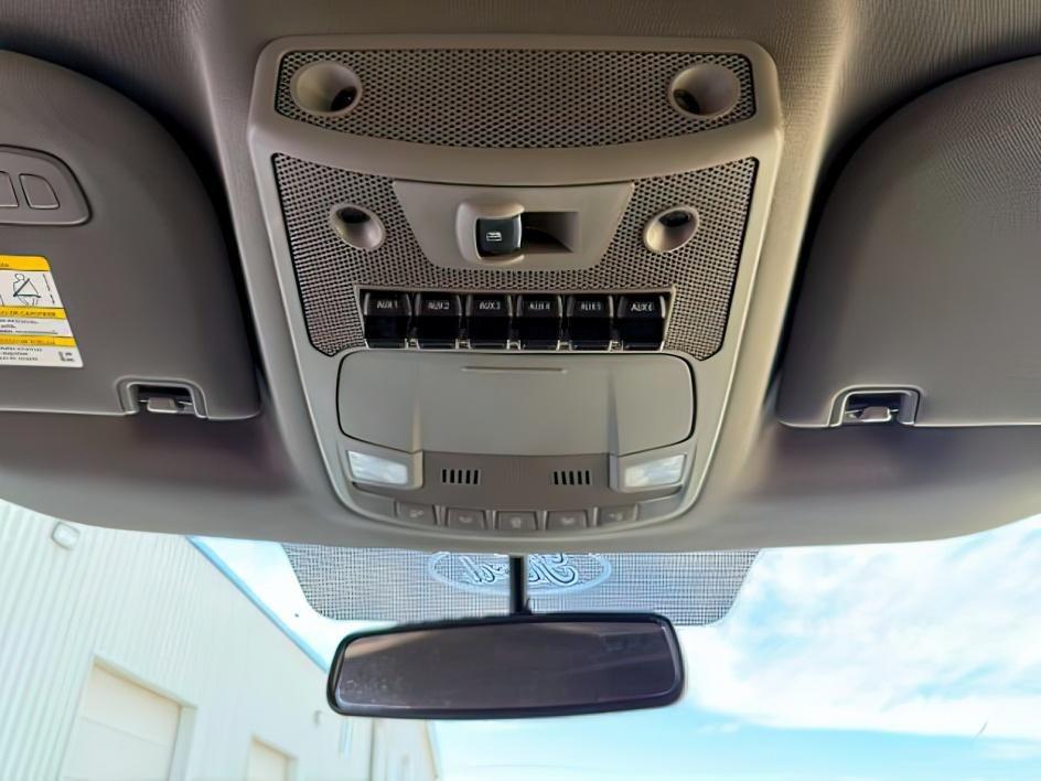 2019 WHITE /Black Ford F-250 LARIAT (1FT7W2BT2KE) with an Powerstroke 6.7L V-8 diesel direct injection engine, AUTOMATIC transmission, located at 1235 N Woodruff Ave., Idaho Falls, 83401, (208) 523-1053, 43.507172, -112.000488 - Clean, confident, and built with purpose, this 2019 Ford F-250 Super Duty brings serious diesel strength with its 6.7L Power Stroke under the hood, ready for demanding towing and heavy hauling. The bed cover adds secure, weather-protected storage that keeps gear and tools locked down and organized,- Photo#20