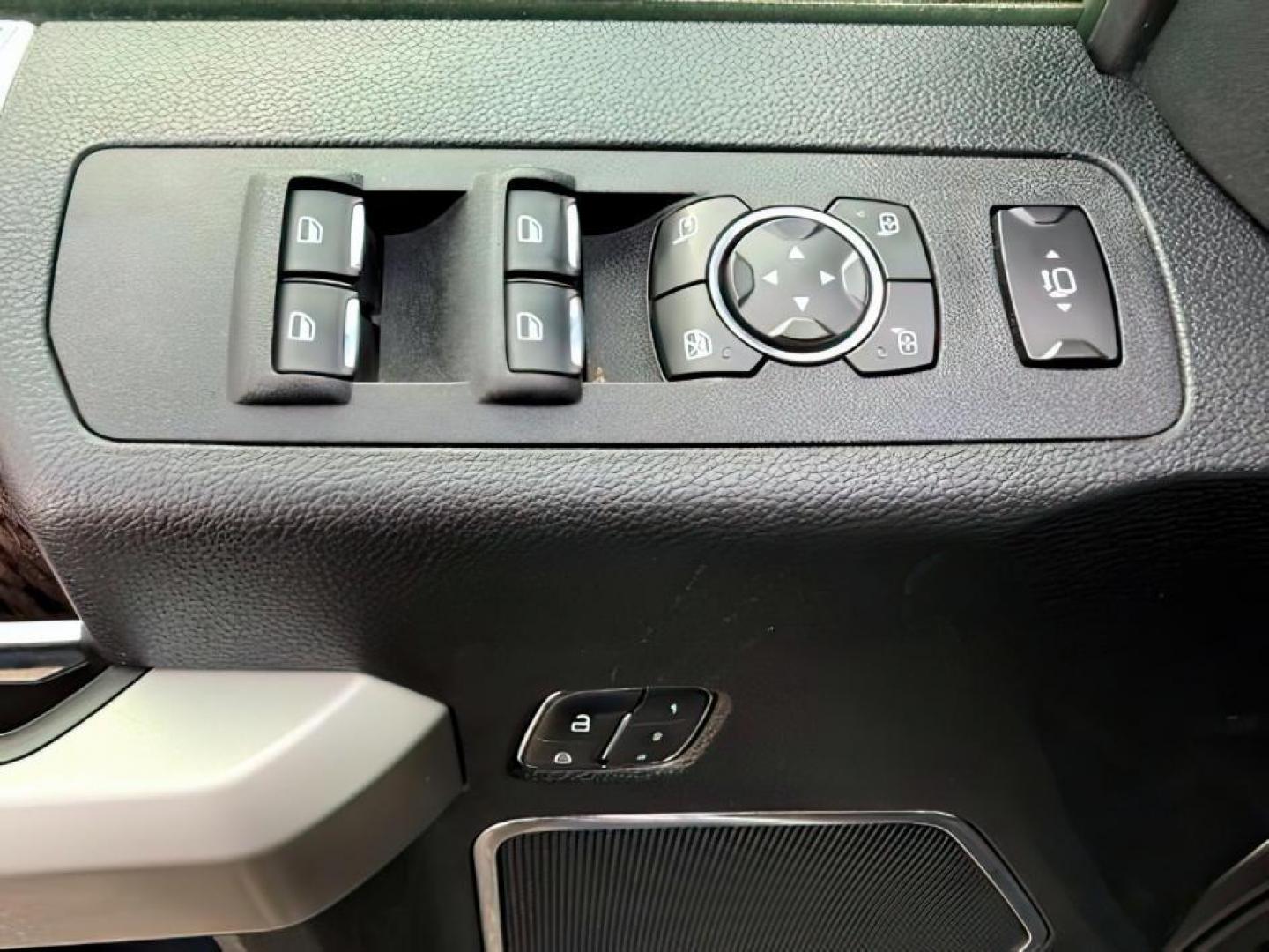 2019 WHITE /Black Ford F-250 LARIAT (1FT7W2BT2KE) with an Powerstroke 6.7L V-8 diesel direct injection engine, AUTOMATIC transmission, located at 1235 N Woodruff Ave., Idaho Falls, 83401, (208) 523-1053, 43.507172, -112.000488 - At Timberline Auto, finding a great deal on your next vehicle is always easy! Our experienced sales staff's goal is to help find you the right vehicle at the right price! Our knowledgeable finance department has options for almost any credit score. We offer extended service contract options to prote - Photo#23