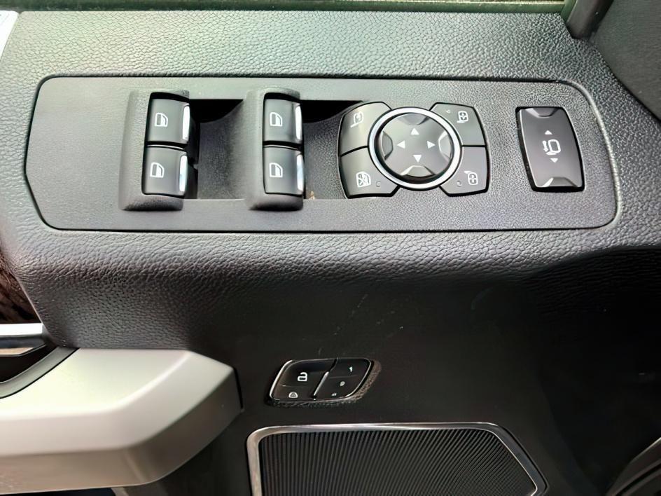 2019 WHITE /Black Ford F-250 LARIAT (1FT7W2BT2KE) with an Powerstroke 6.7L V-8 diesel direct injection engine, AUTOMATIC transmission, located at 1235 N Woodruff Ave., Idaho Falls, 83401, (208) 523-1053, 43.507172, -112.000488 - Clean, confident, and built with purpose, this 2019 Ford F-250 Super Duty brings serious diesel strength with its 6.7L Power Stroke under the hood, ready for demanding towing and heavy hauling. The bed cover adds secure, weather-protected storage that keeps gear and tools locked down and organized,- Photo#23
