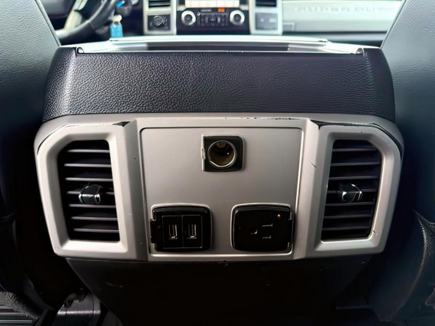 2019 WHITE /Black Ford F-250 LARIAT (1FT7W2BT2KE) with an Powerstroke 6.7L V-8 diesel direct injection engine, AUTOMATIC transmission, located at 1235 N Woodruff Ave., Idaho Falls, 83401, (208) 523-1053, 43.507172, -112.000488 - At Timberline Auto, finding a great deal on your next vehicle is always easy! Our experienced sales staff's goal is to help find you the right vehicle at the right price! Our knowledgeable finance department has options for almost any credit score. We offer extended service contract options to prote - Photo#25