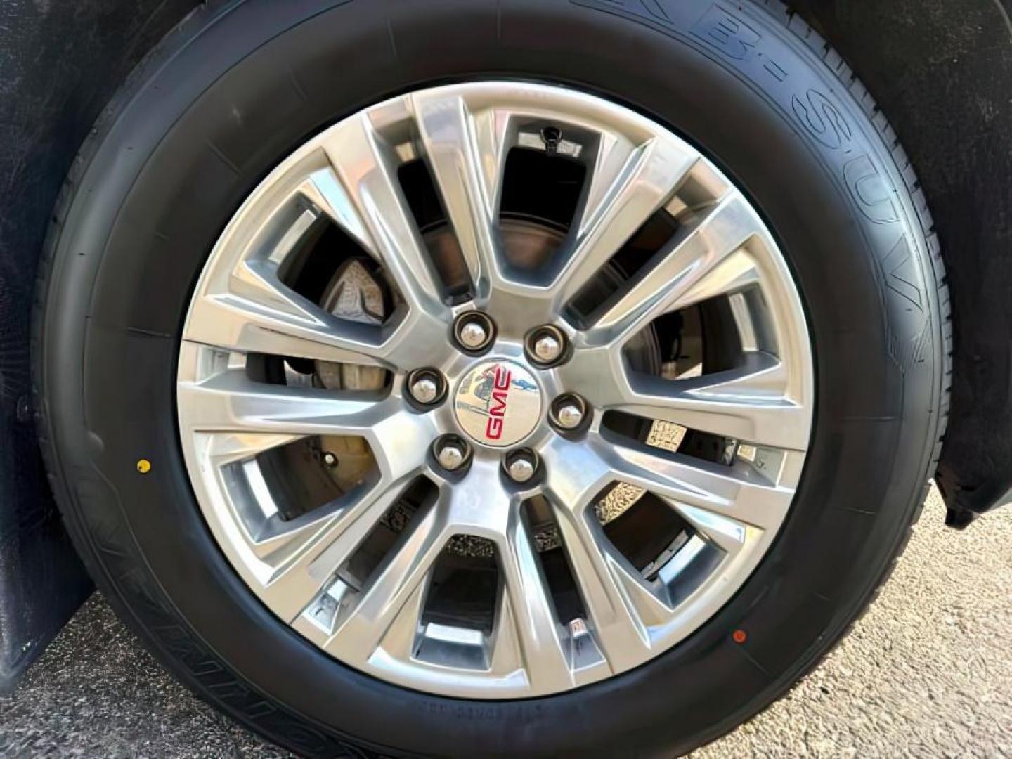2023 GRAY /Jet Black GMC Sierra 1500 (1GTUUGED0PZ) with an EcoTec3 53L V-8 gasoline direct injection engine, Automatic transmission, located at 1175 N Woodruff Ave, Idaho Falls, ID, 83401, 43.506901, -111.999657 - At Timberline Auto, finding a great deal on your next vehicle is always easy! Our experienced sales staff's goal is to help find you the right vehicle at the right price! Our knowledgeable finance department has options for almost any credit score. We offer extended service contract options to prote - Photo#12