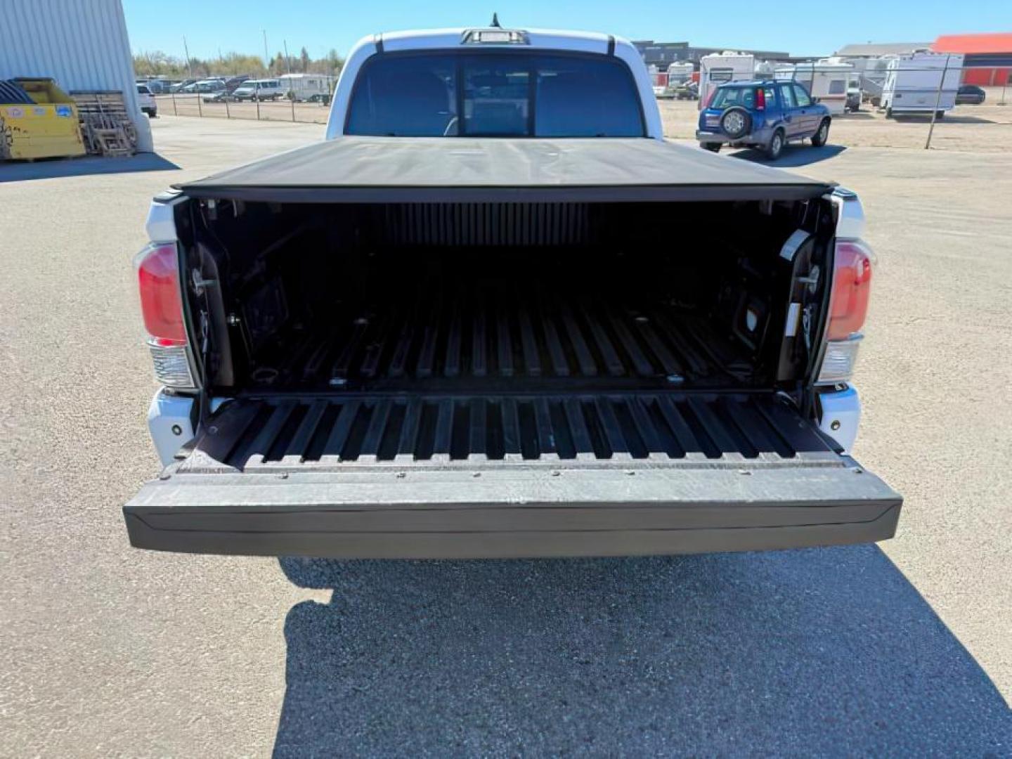 2016 Super White /Hickory Toyota Tacoma (5TFHZ5BN0GX) with an 35L V-6 portdirect injection engine, Automatic transmission, located at 1175 N Woodruff Ave, Idaho Falls, ID, 83401, 43.506901, -111.999657 - At Timberline Auto, finding a great deal on your next vehicle is always easy! Our experienced sales staff's goal is to help find you the right vehicle at the right price! Our knowledgeable finance department has options for almost any credit score. We offer extended service contract options to prote - Photo#5
