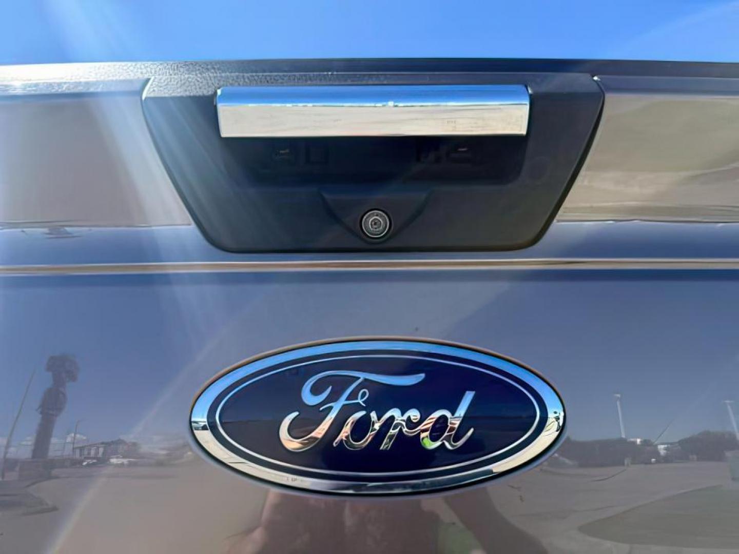 2019 GRAY /Black Ford F-150 XLT (1FTEW1E43KK) with an EcoBoost 3.5L V-6 port/direct injection engine, AUTOMATIC transmission, located at 1235 N Woodruff Ave., Idaho Falls, 83401, (208) 523-1053, 43.507172, -112.000488 - At Timberline Auto, finding a great deal on your next vehicle is always easy! Our experienced sales staff's goal is to help find you the right vehicle at the right price! Our knowledgeable finance department has options for almost any credit score. We offer extended service contract options to prote - Photo#4