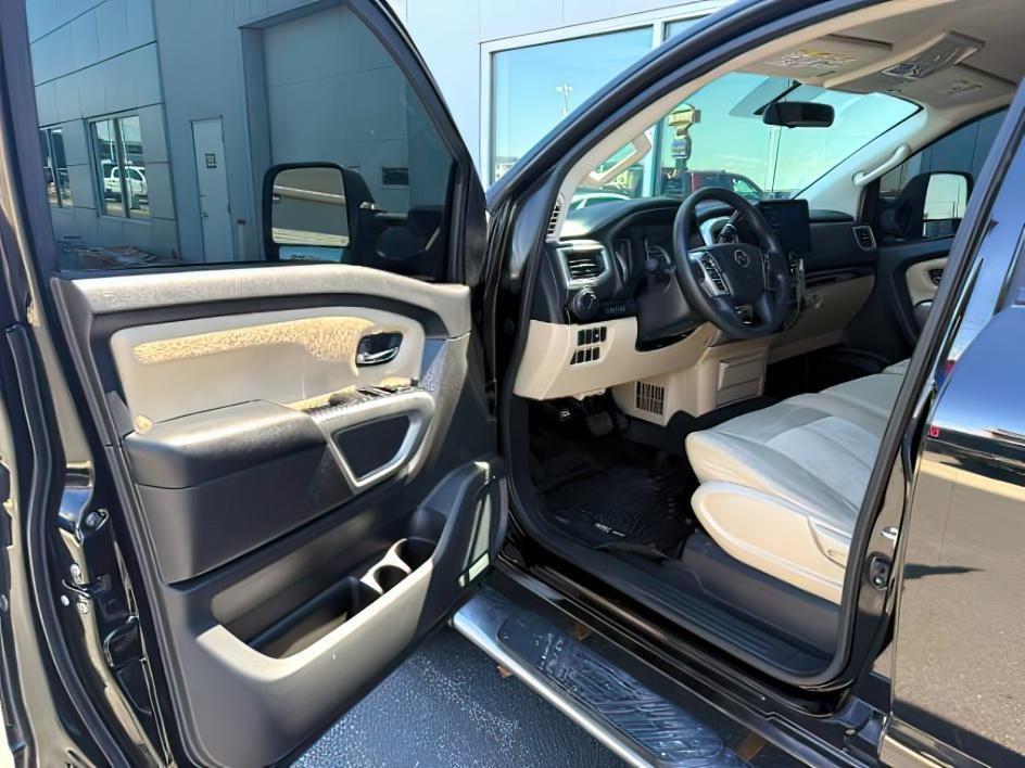 2016 GRAY /Black Nissan TITAN XD SV Diesel (1N6BA1F32GN) with an 5L V-8 diesel direct injection engine, AUTOMATIC transmission, located at 1235 N Woodruff Ave., Idaho Falls, 83401, (208) 523-1053, 43.507172, -112.000488 - Daily truck practicality and heavy duty functionality come together in this 2016 Nissan Titan XD Crew Cab 4x4, combining full size pickup utility with the added strength of the XD platform. Equipped with a 5.0L Cummins turbo diesel V8 and four wheel drive capability, this truck offers diesel power p- Photo#11